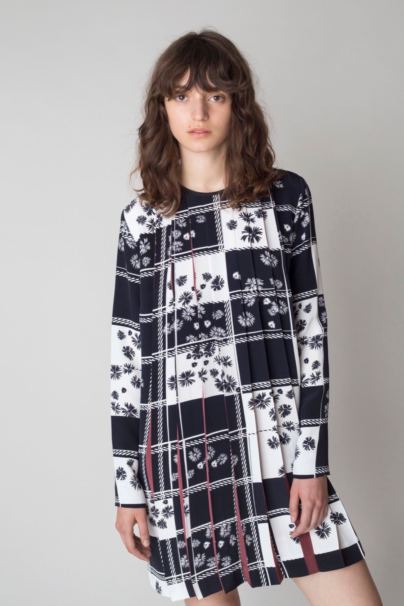 Mother of Pearl Resort 16 Look 17
