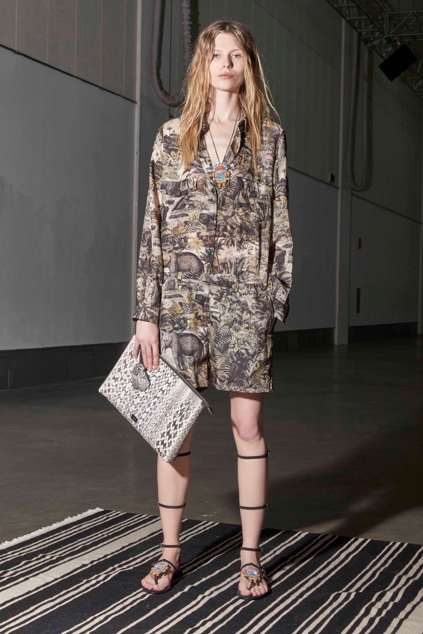 No. 21 Resort 16 Look 17