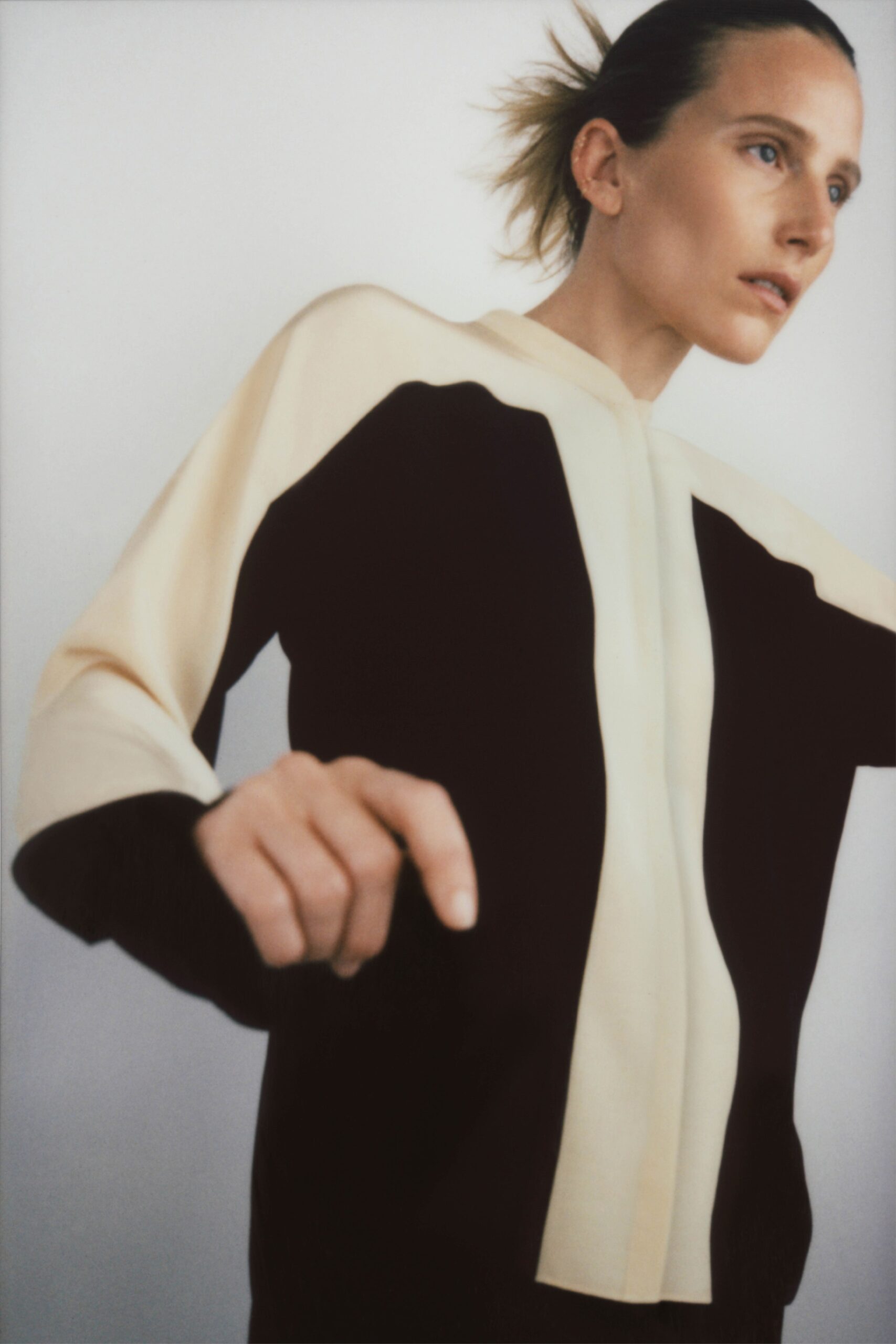 Partow Resort 22 Look 10
