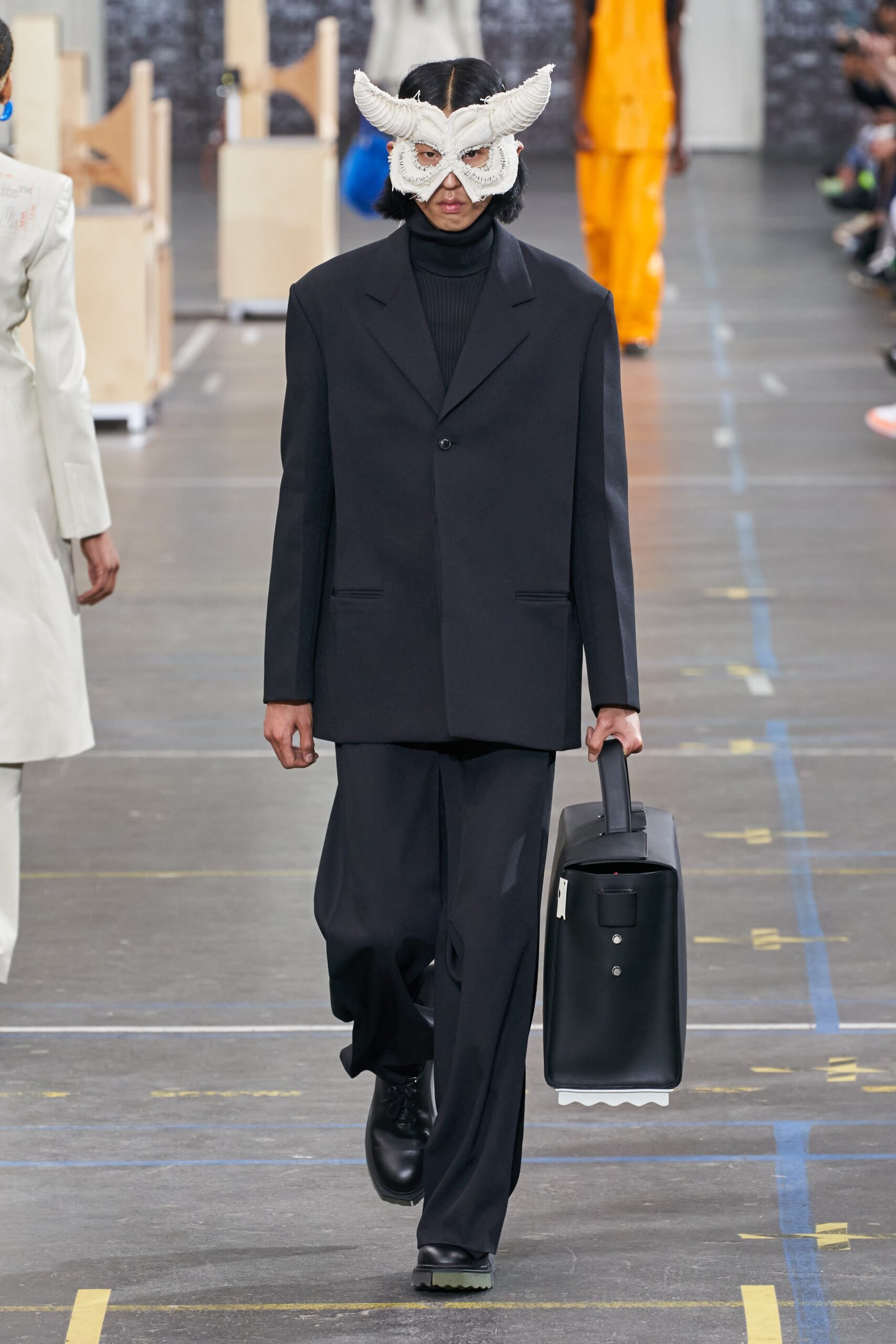 Off-White F/W 21 Look 17