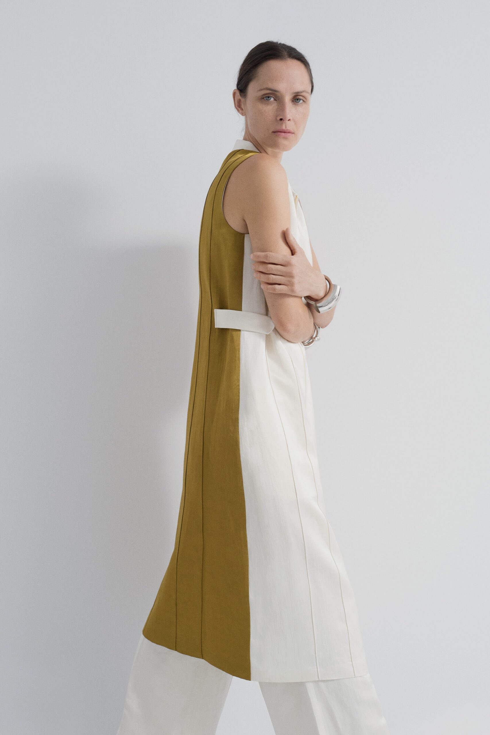Partow Resort 19 Look 17