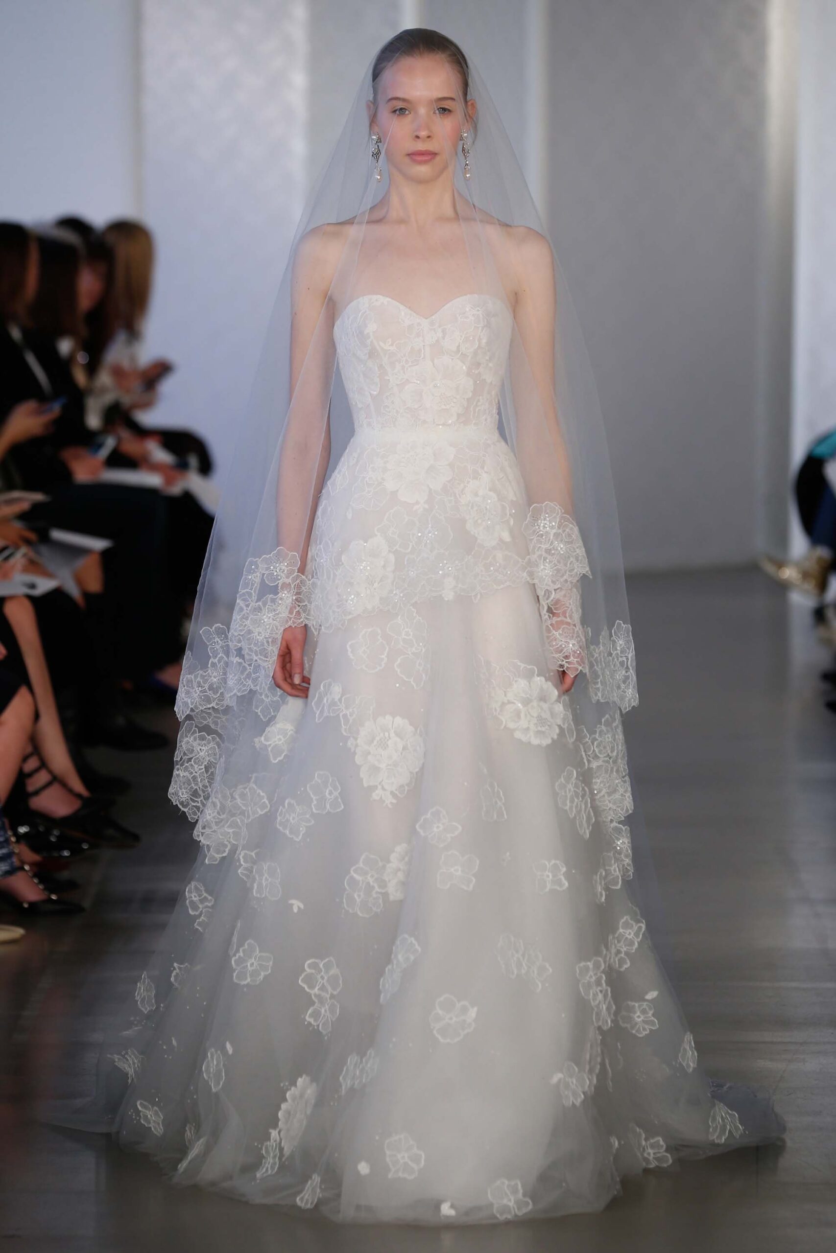 Oscar de la Renta S/S 17 Bridal Look 4