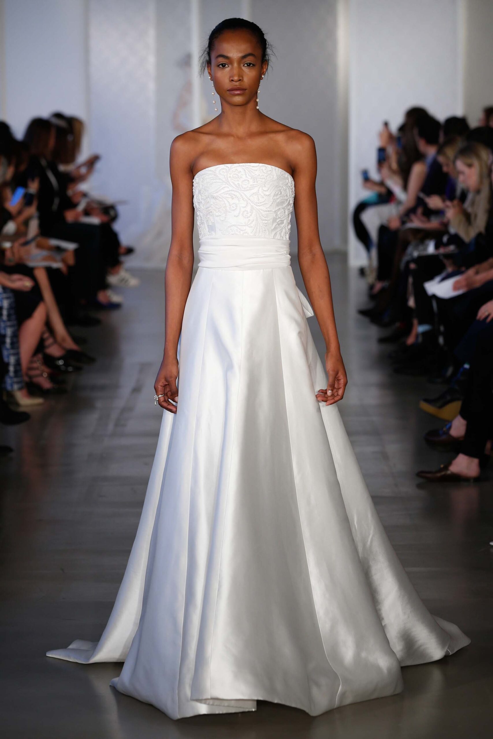 Oscar de la Renta S/S 17 Bridal Look 18