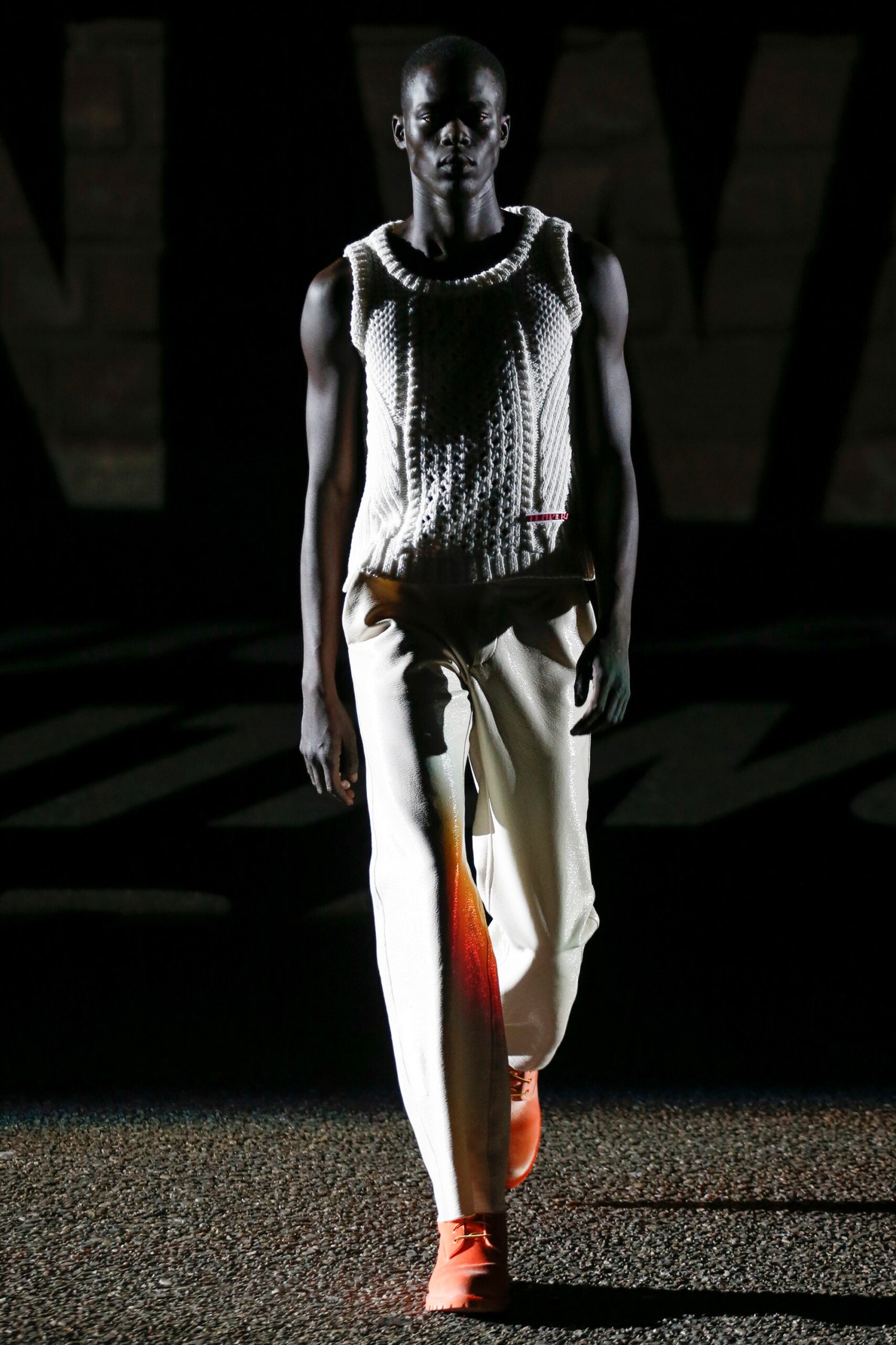 Off-White S/S 18 Menswear Look 1