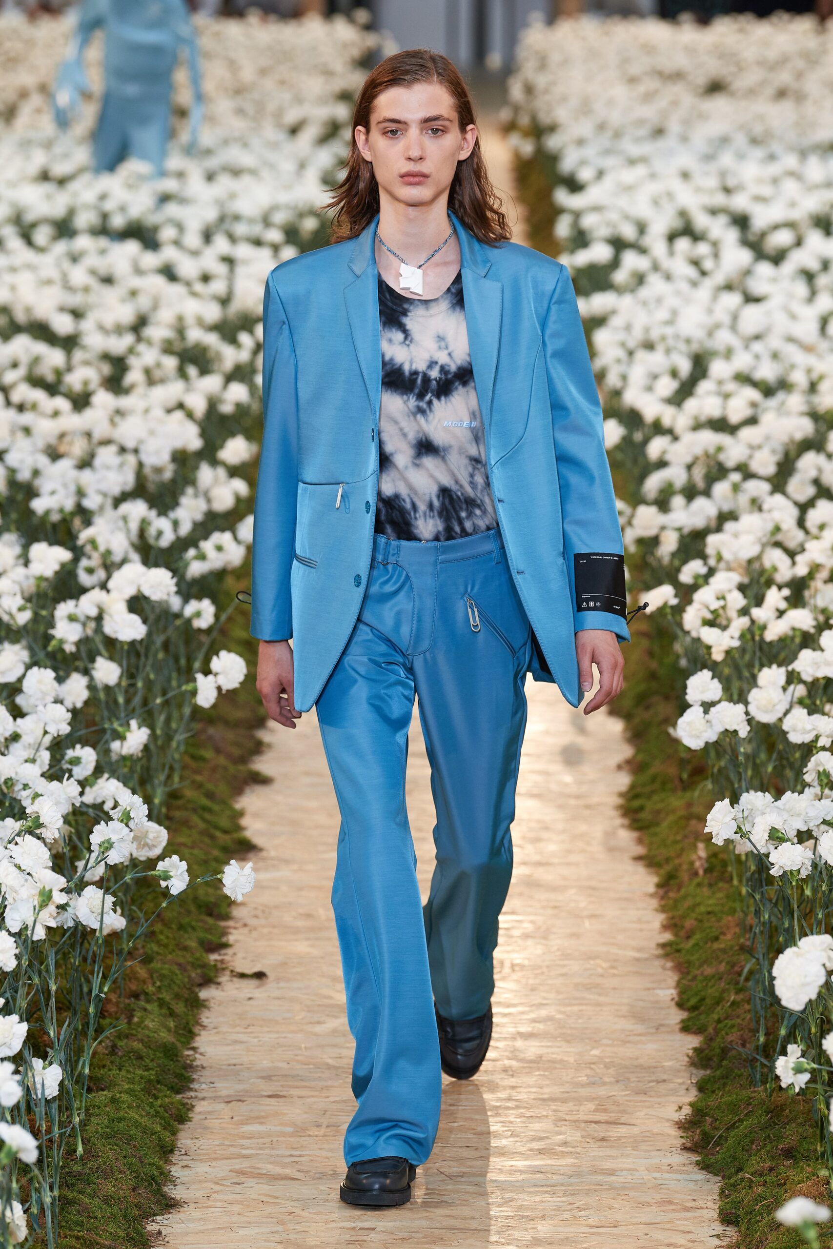 Off-White S/S 20 Menswear Look 1