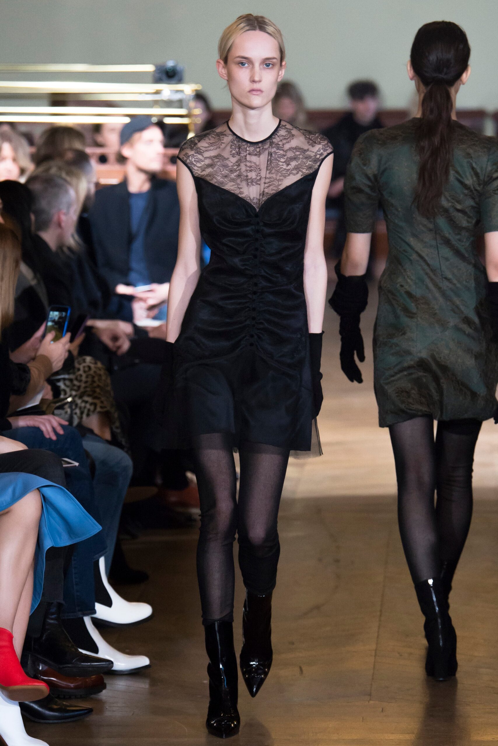 Olivier Theyskens F/W 17 Look 25