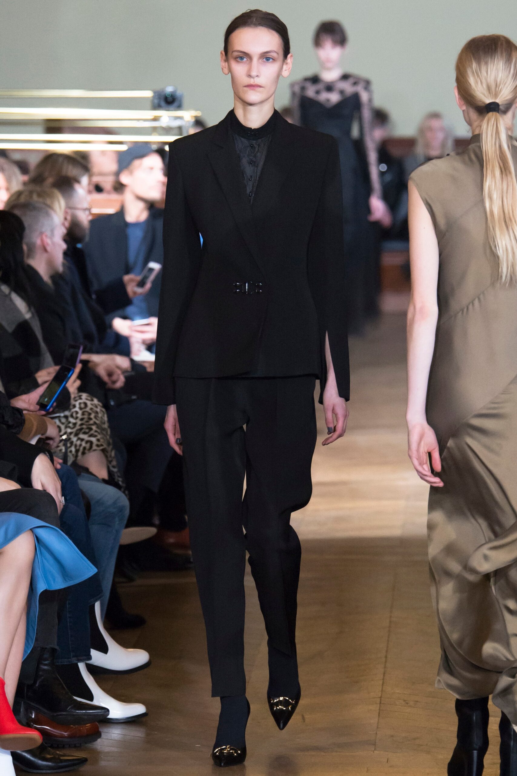 Olivier Theyskens F/W 17 Look 26