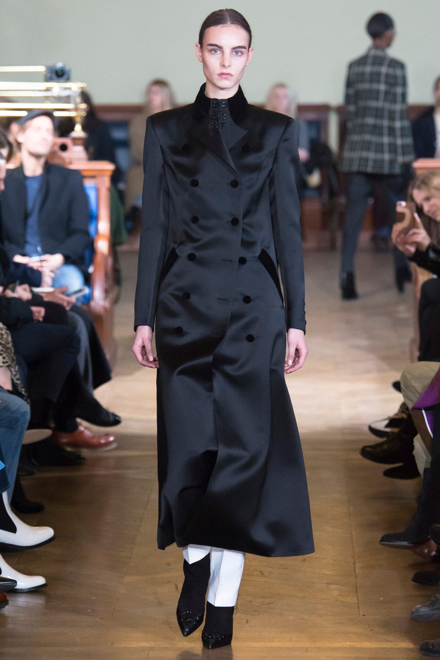 Olivier Theyskens F/W 17 Look 28