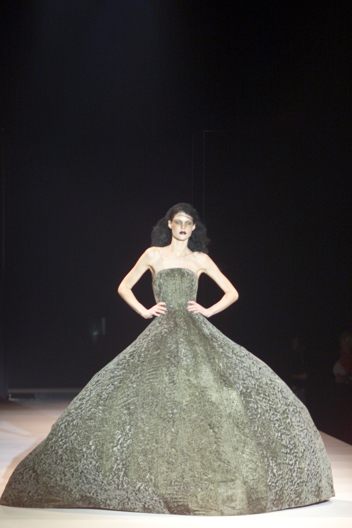Olivier Theyskens F/W 00 Look 41