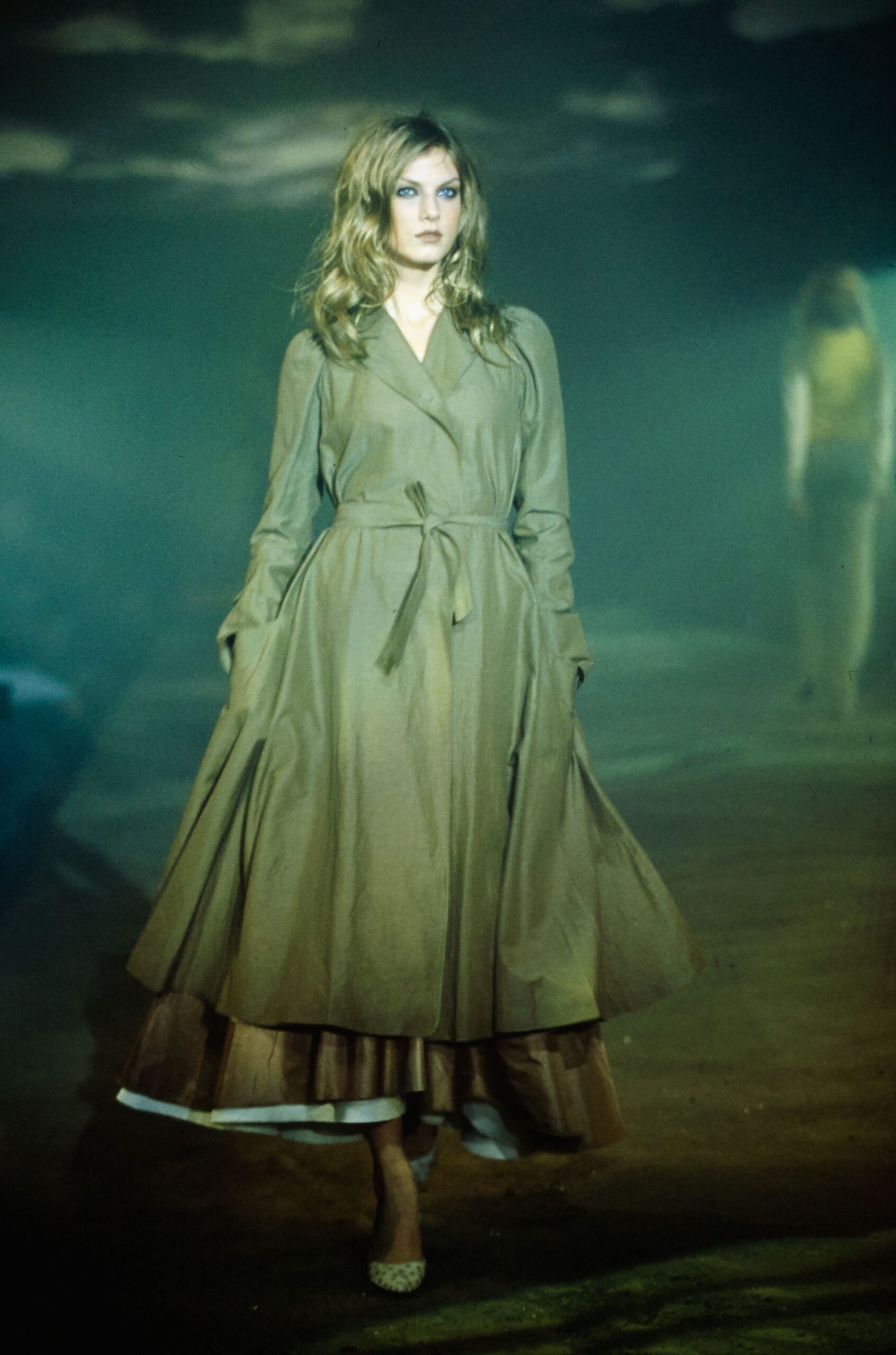 Olivier Theyskens S/S 00 Look 27