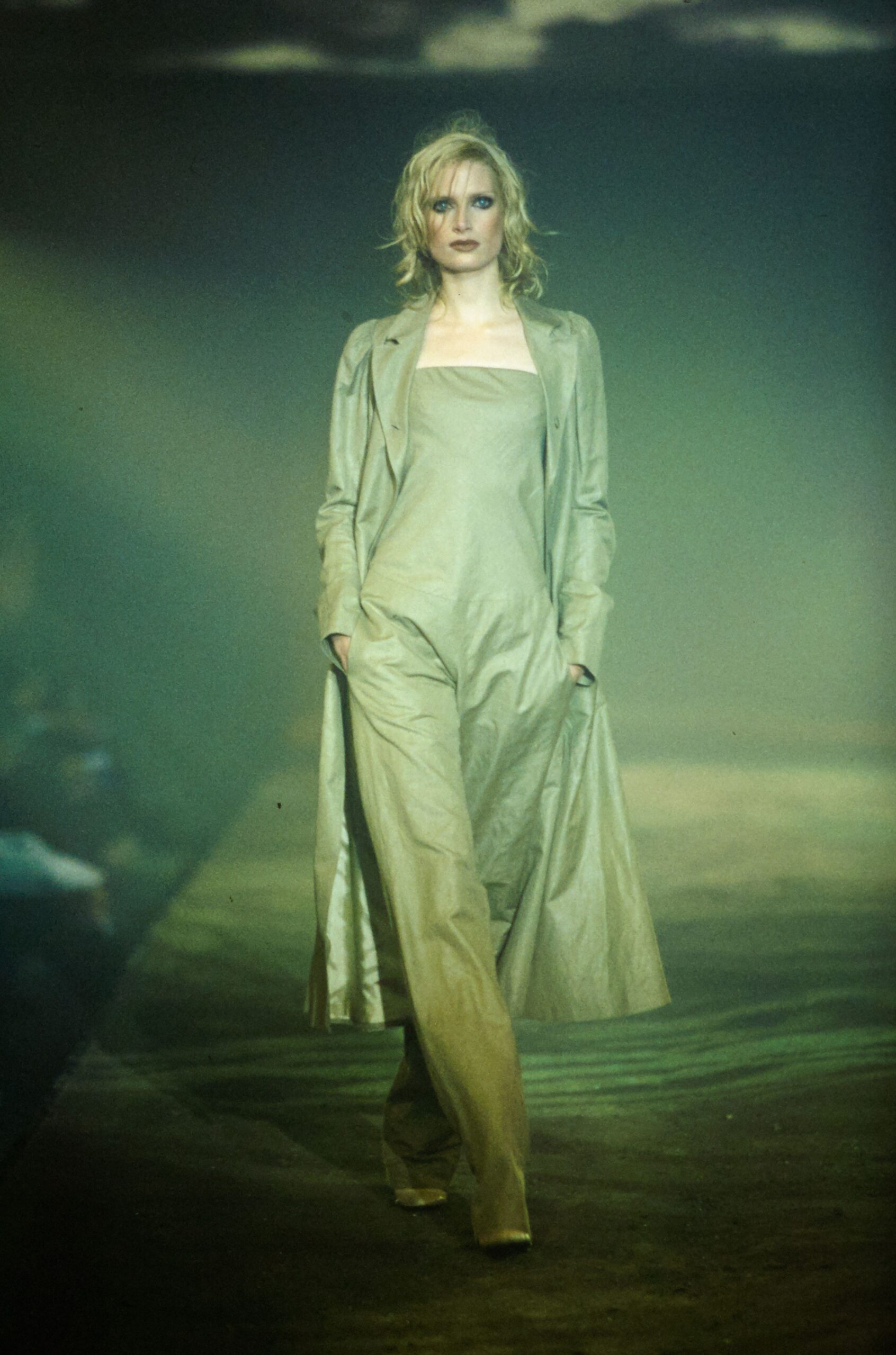 Olivier Theyskens S/S 00 Look 28