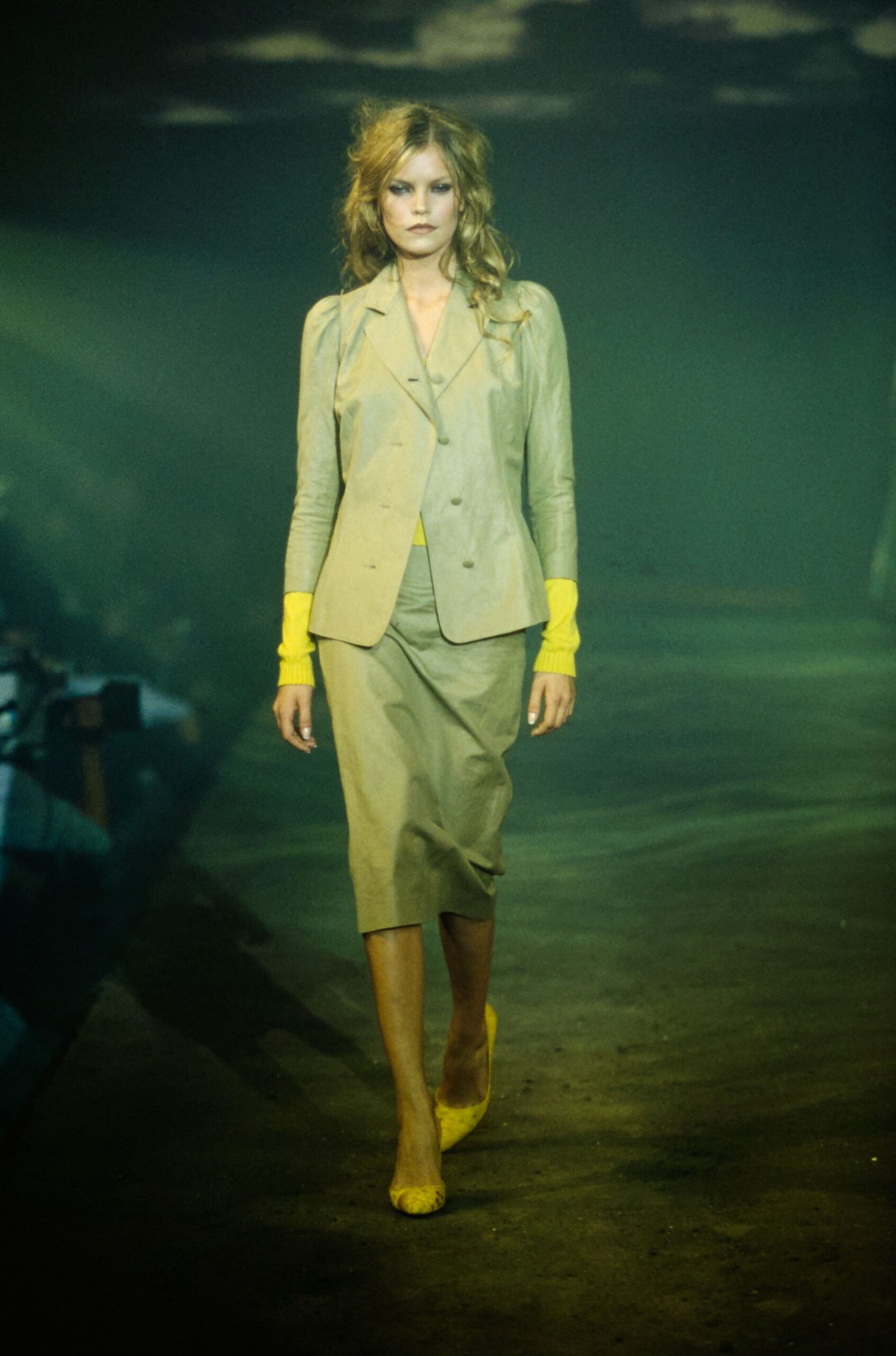 Olivier Theyskens S/S 00 Look 29