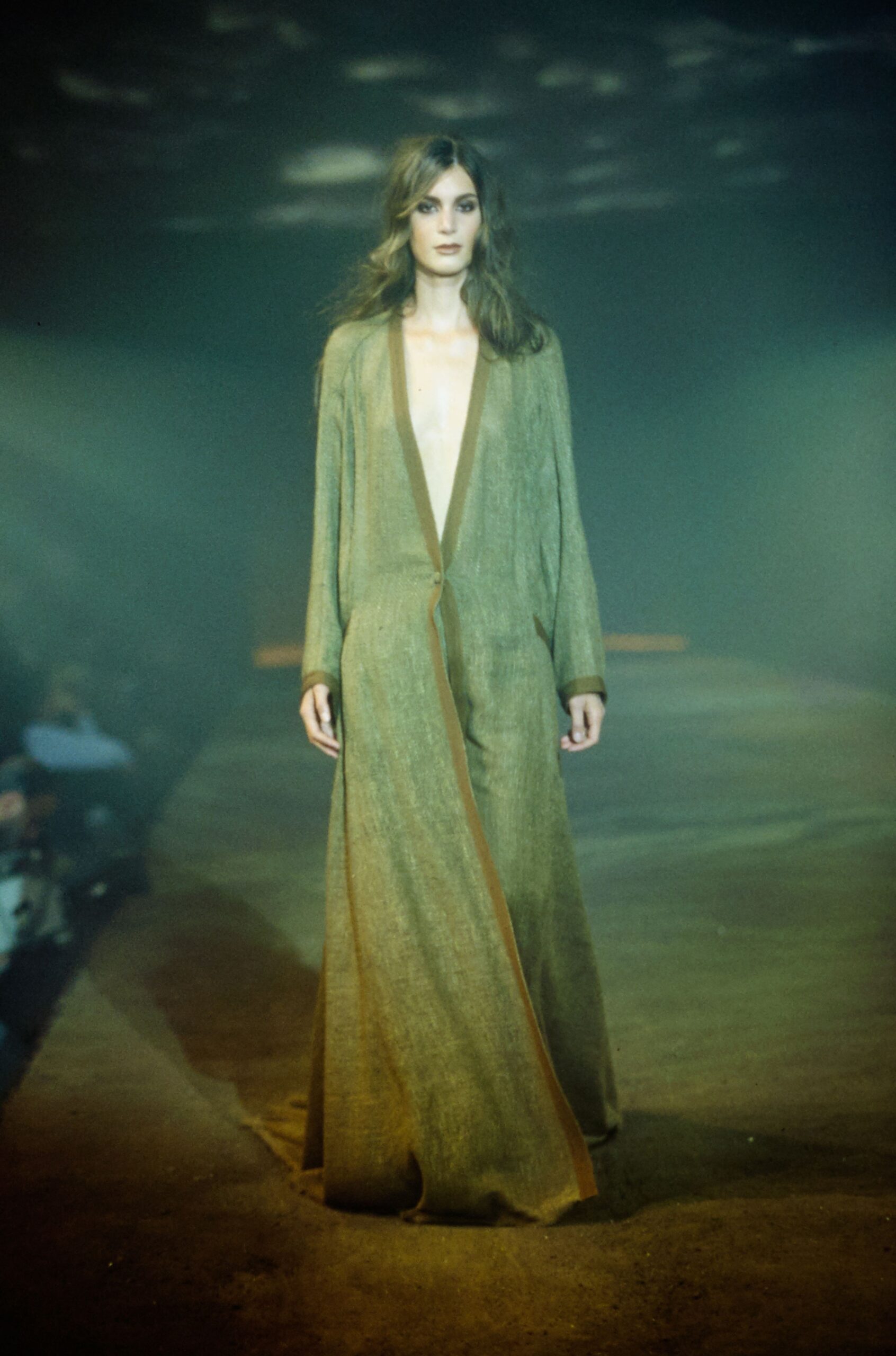 Olivier Theyskens S/S 00 Look 32
