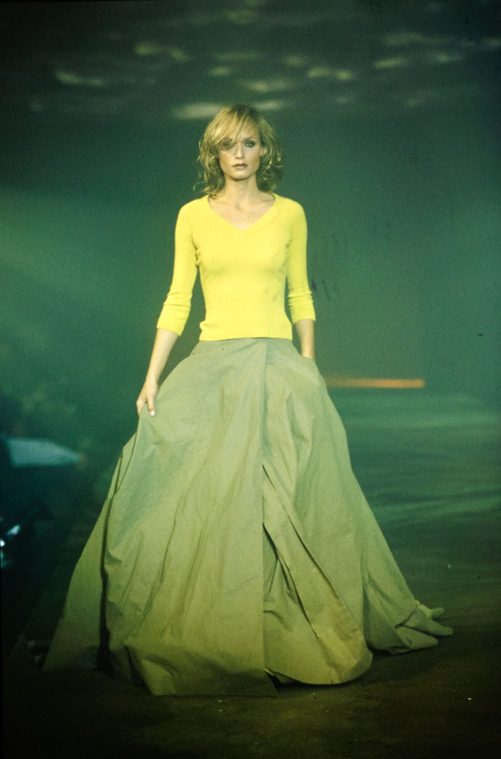 Olivier Theyskens S/S 00 Look 33