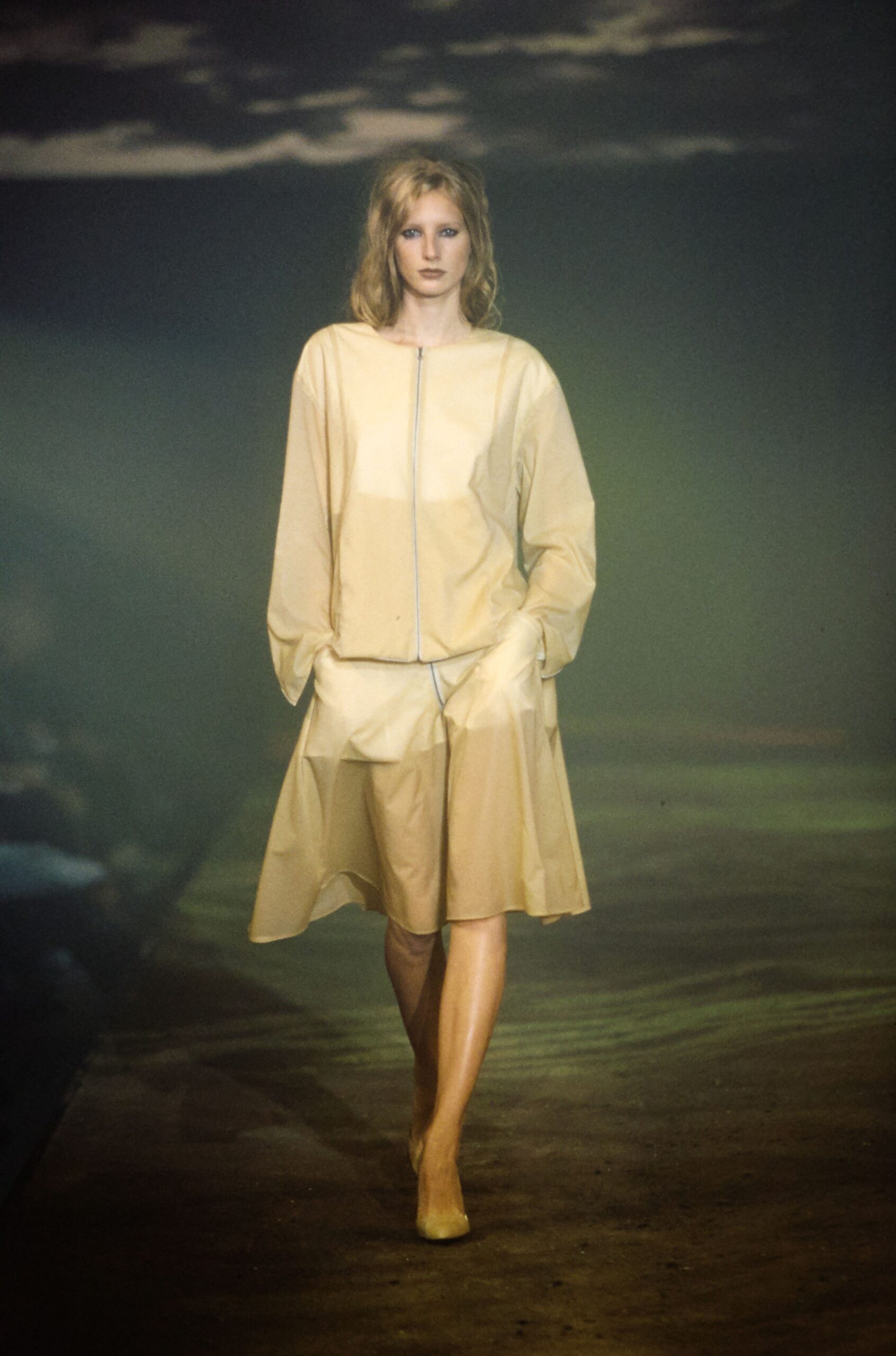 Olivier Theyskens S/S 00 Look 35