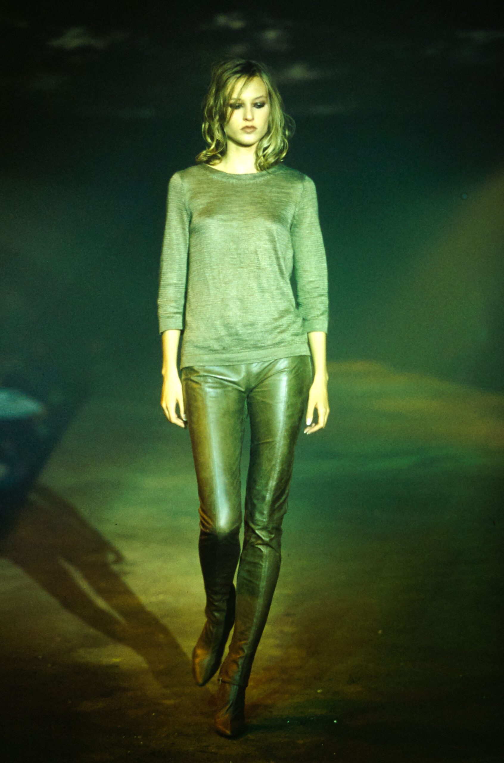 Olivier Theyskens S/S 00 Look 41