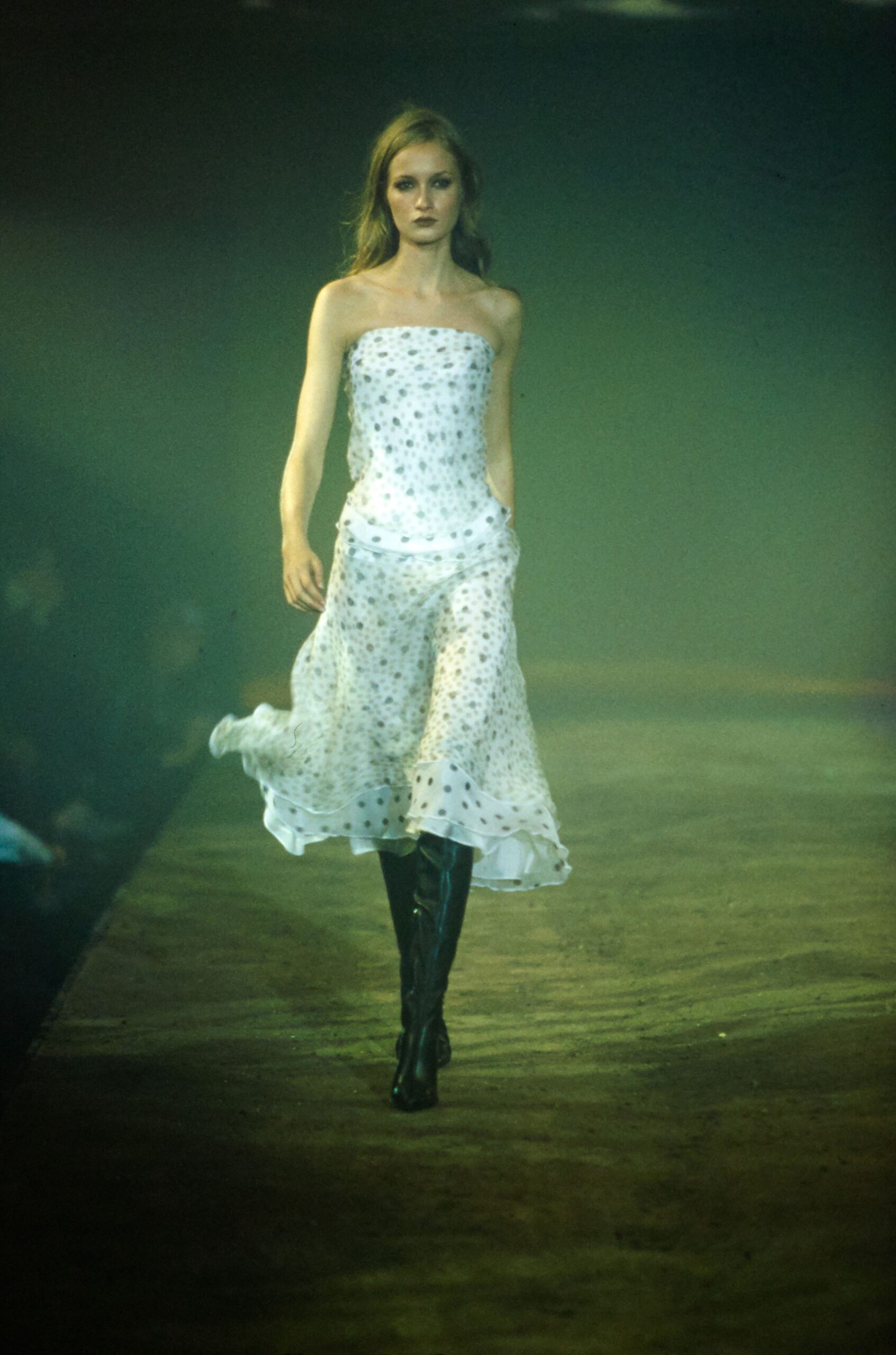 Olivier Theyskens S/S 00 Look 52