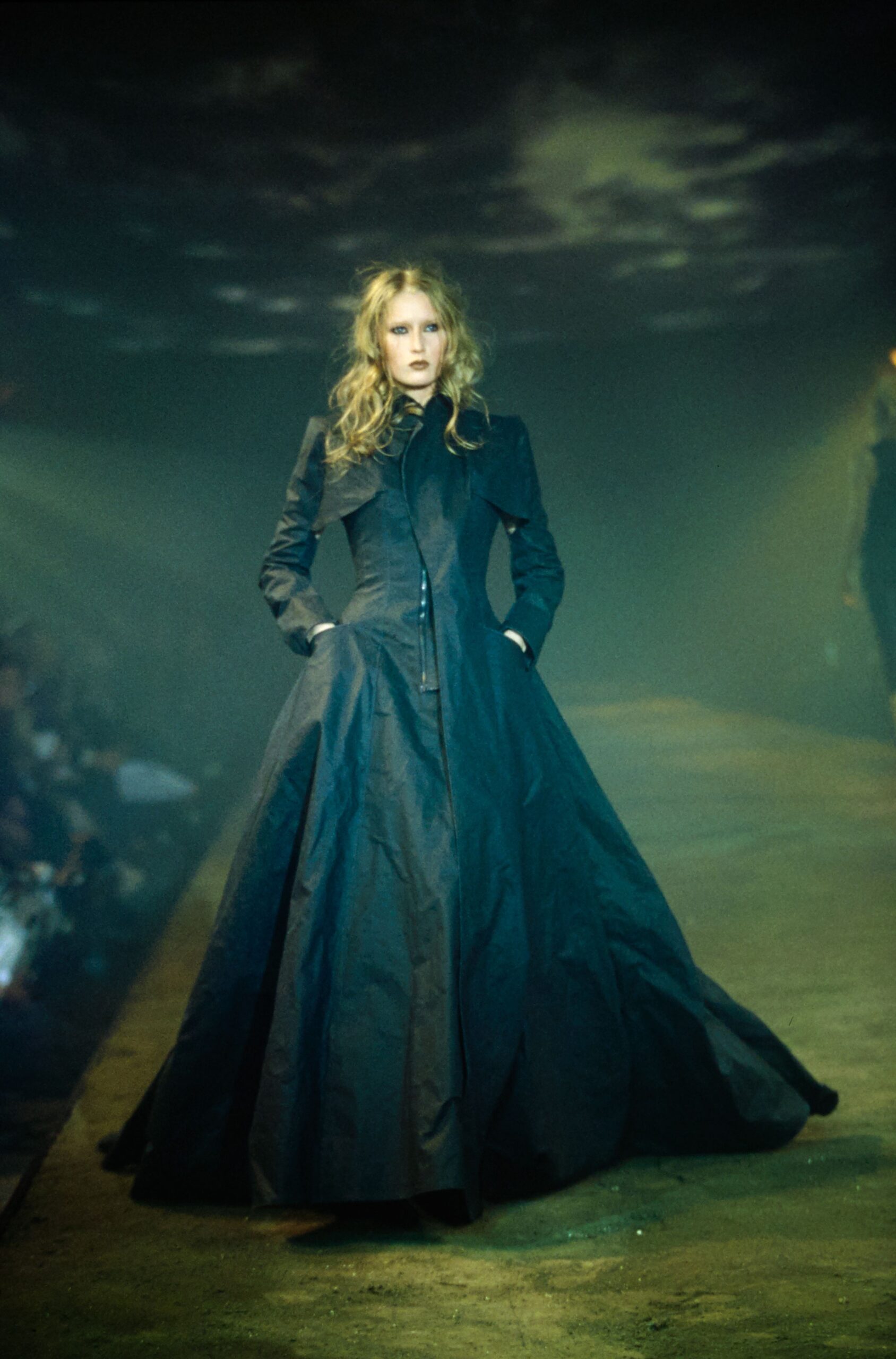 Olivier Theyskens S/S 00 Look 63