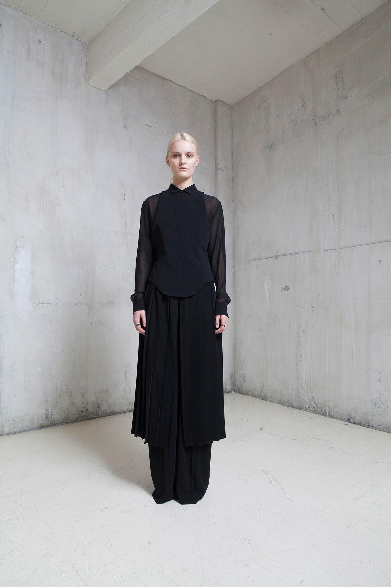 Off-White S/S 15 Look 1