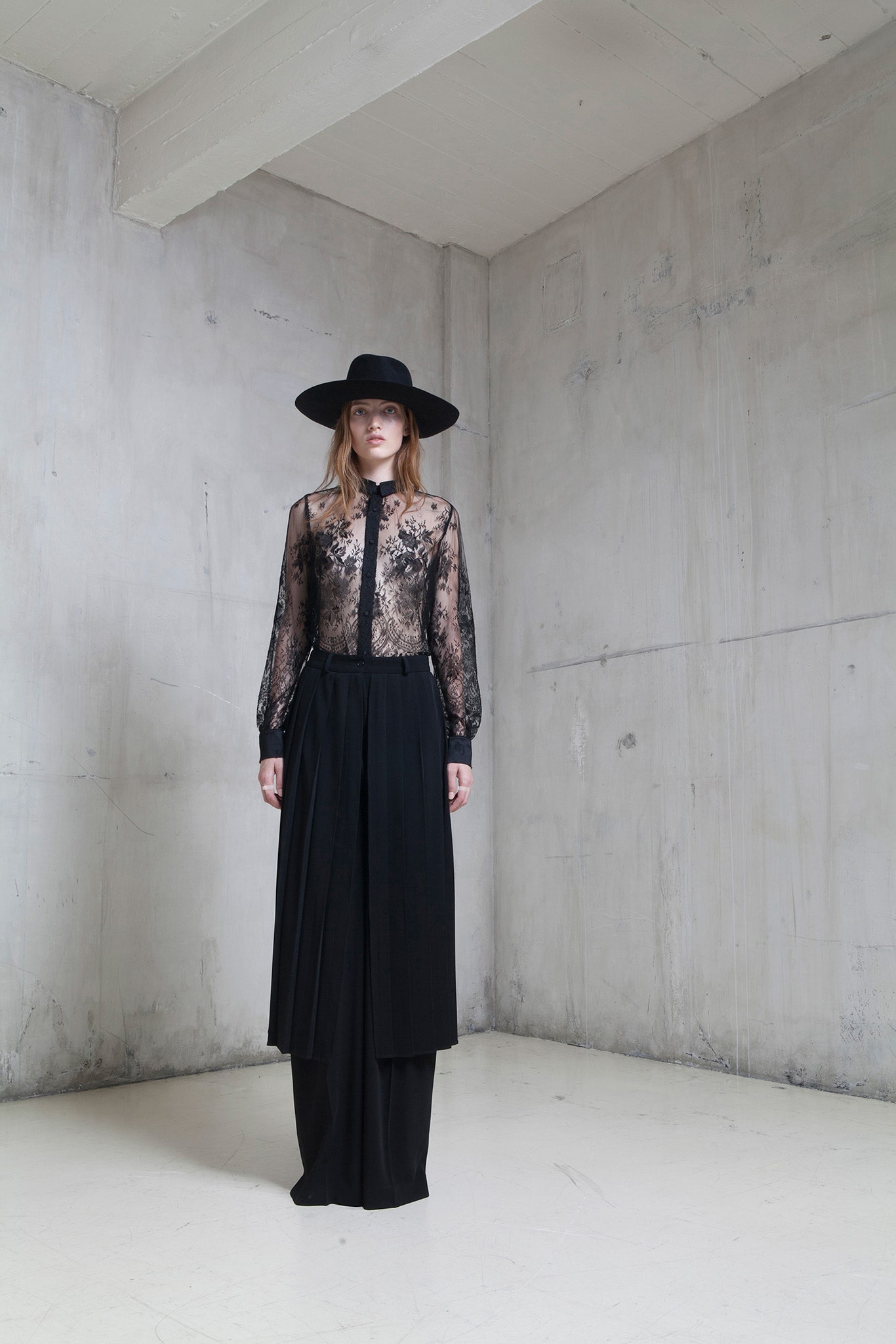 Off-White S/S 15 Look 2