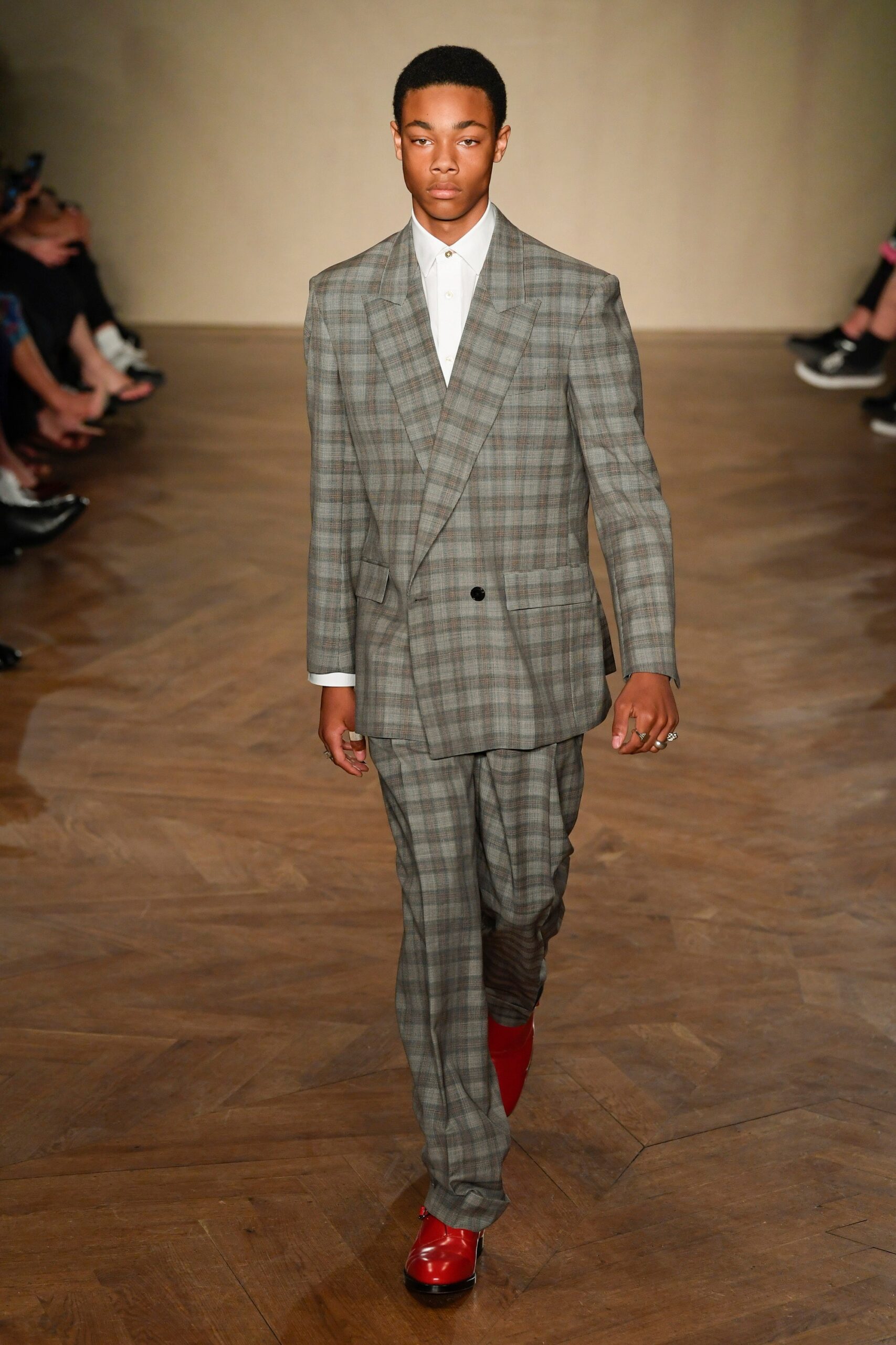 Paul Smith S/S 19 Menswear Look 1
