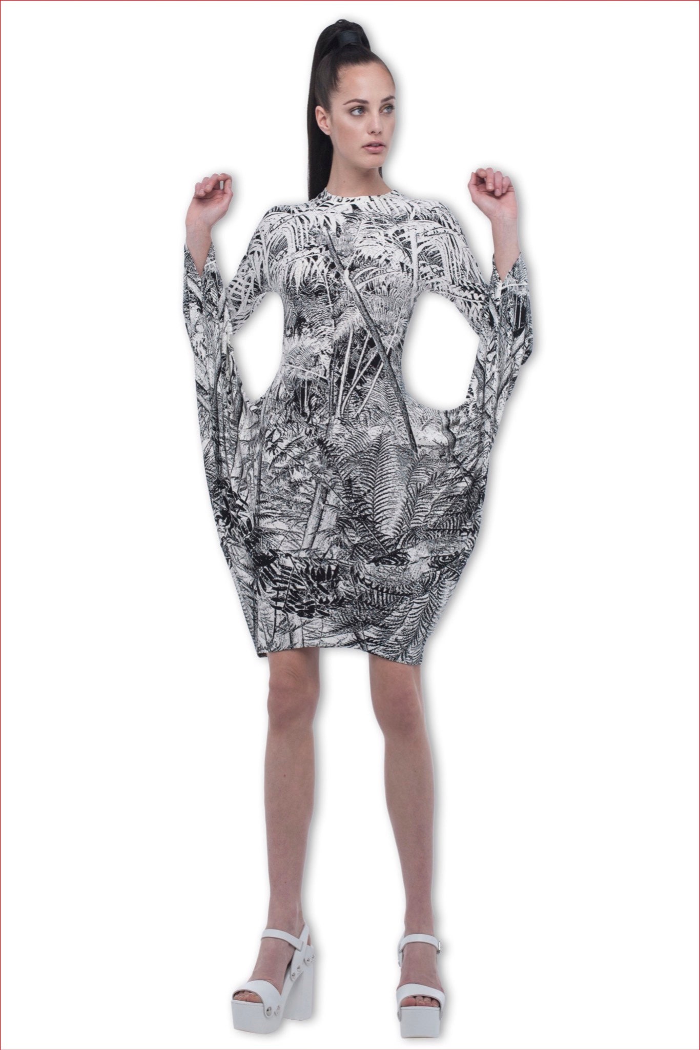 Norma Kamali Resort 16 Look 7