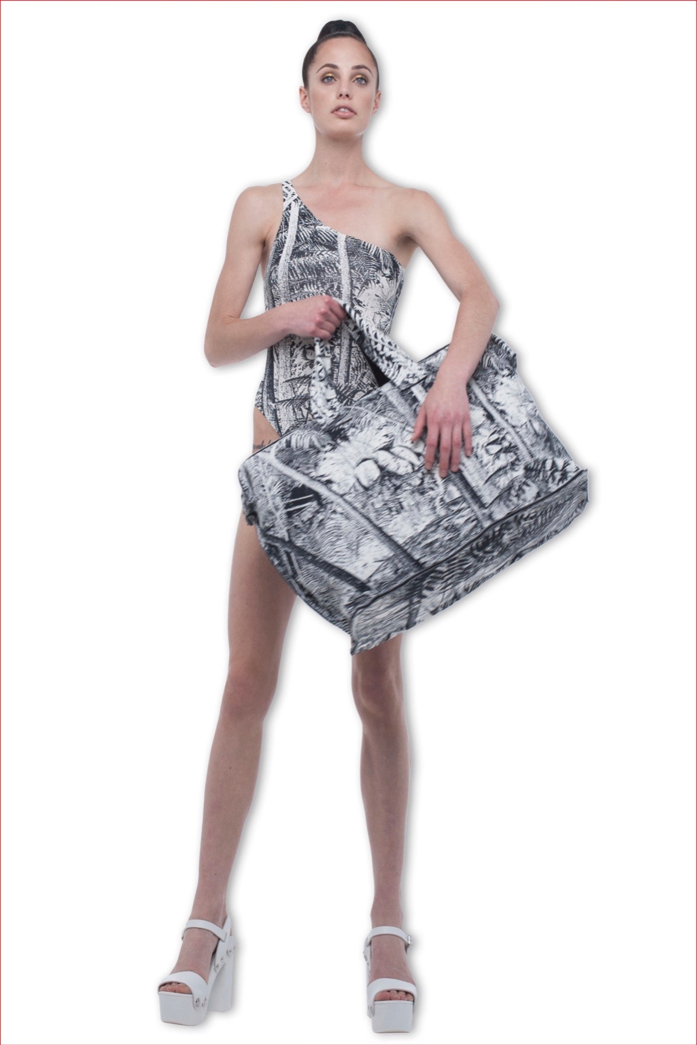 Norma Kamali Resort 16 Look 10