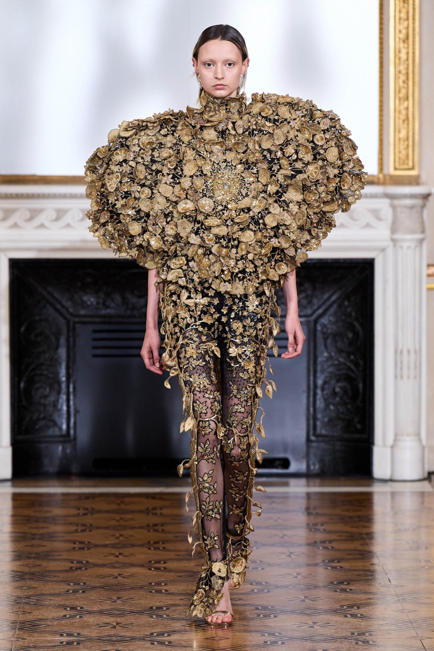 Rahul Mishra F/W 22 Couture Look 23