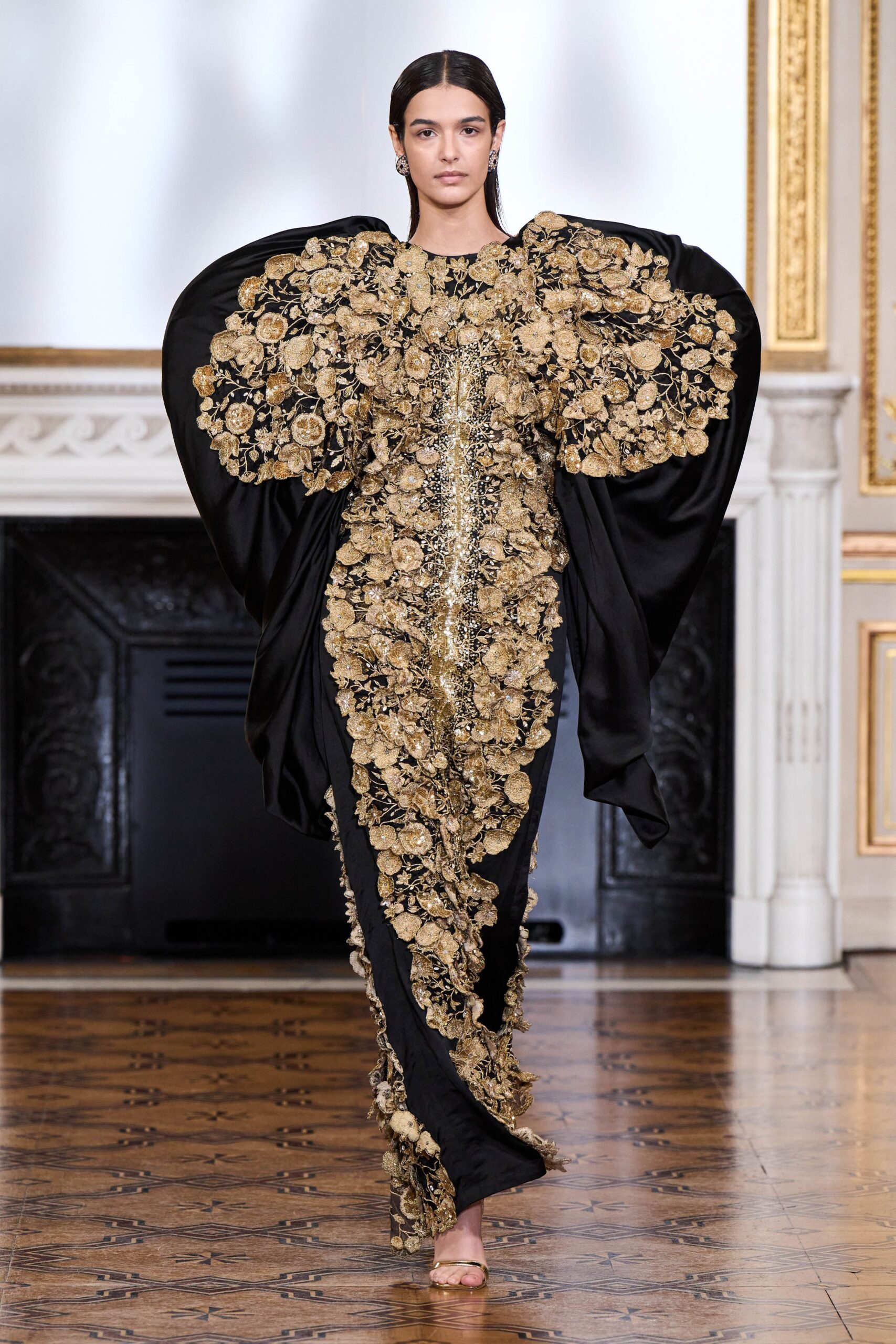 Rahul Mishra F/W 22 Couture Look 26