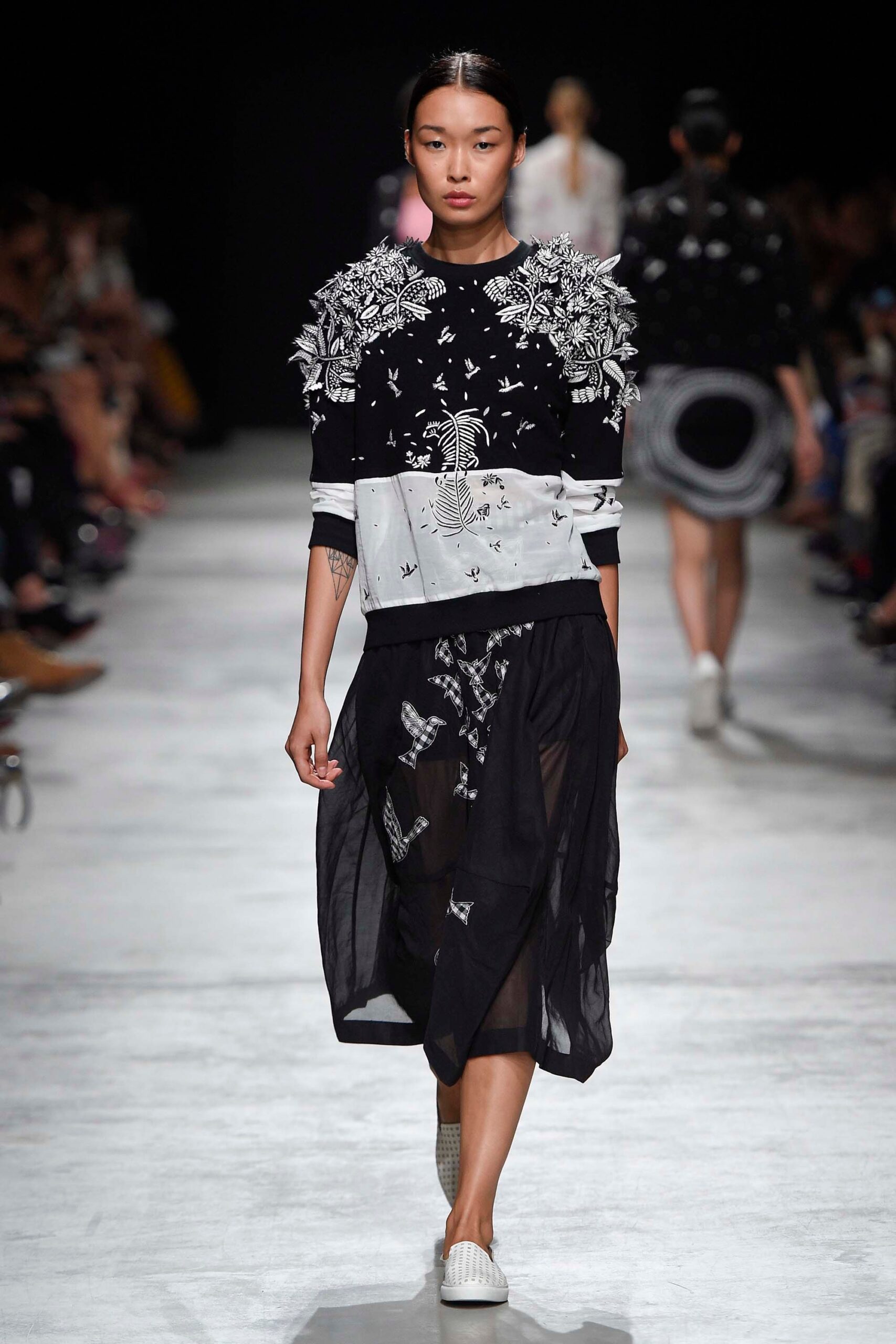 Rahul Mishra S/S 17 Look 11