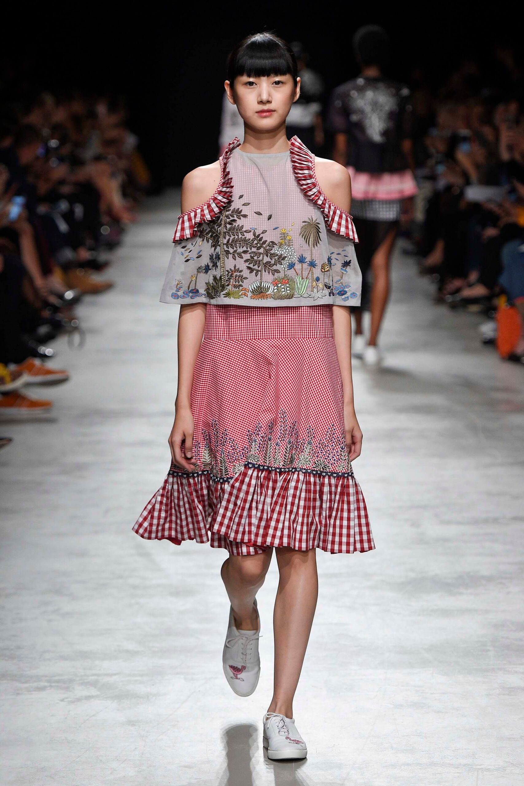 Rahul Mishra S/S 17 Look 13