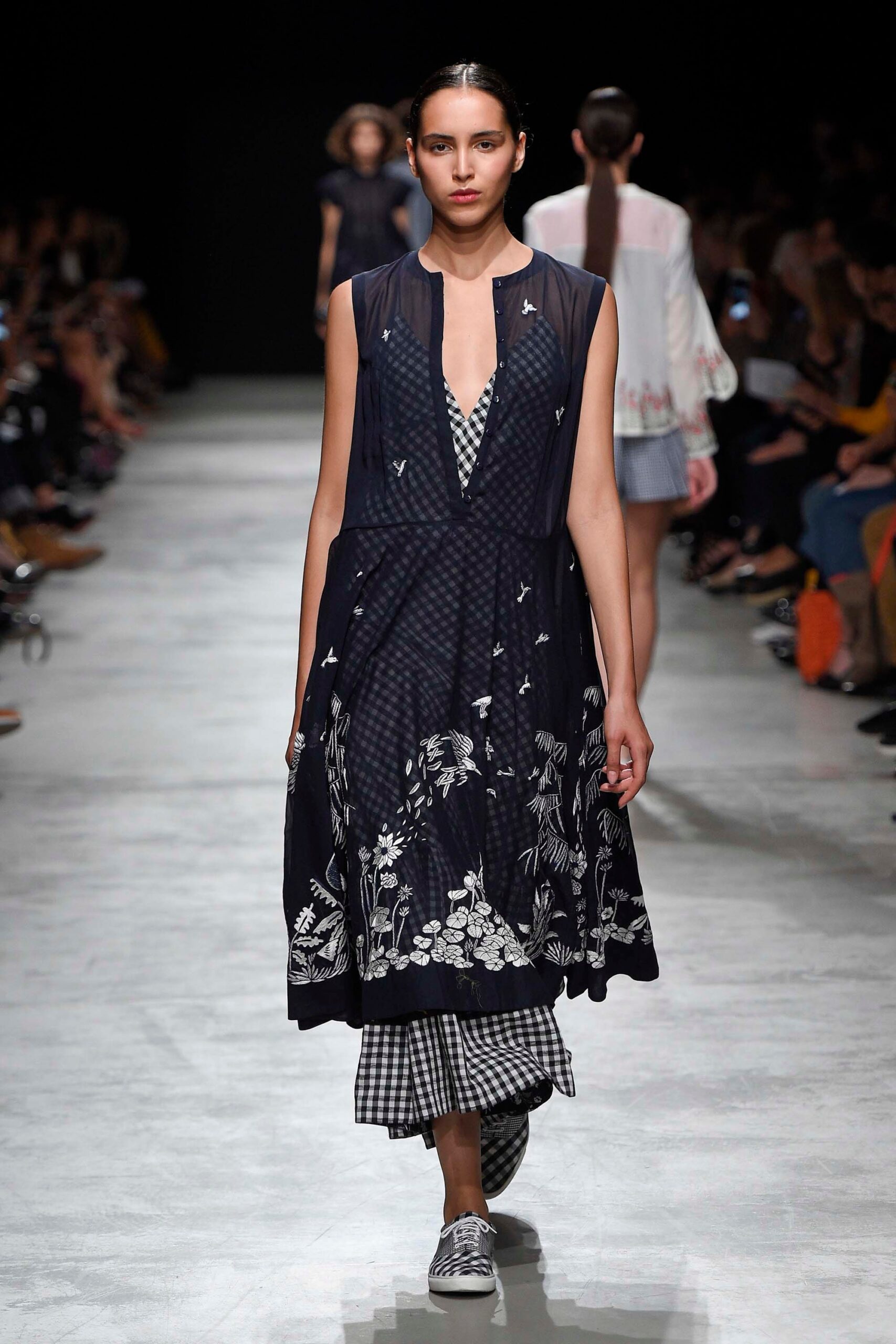 Rahul Mishra S/S 17 Look 19