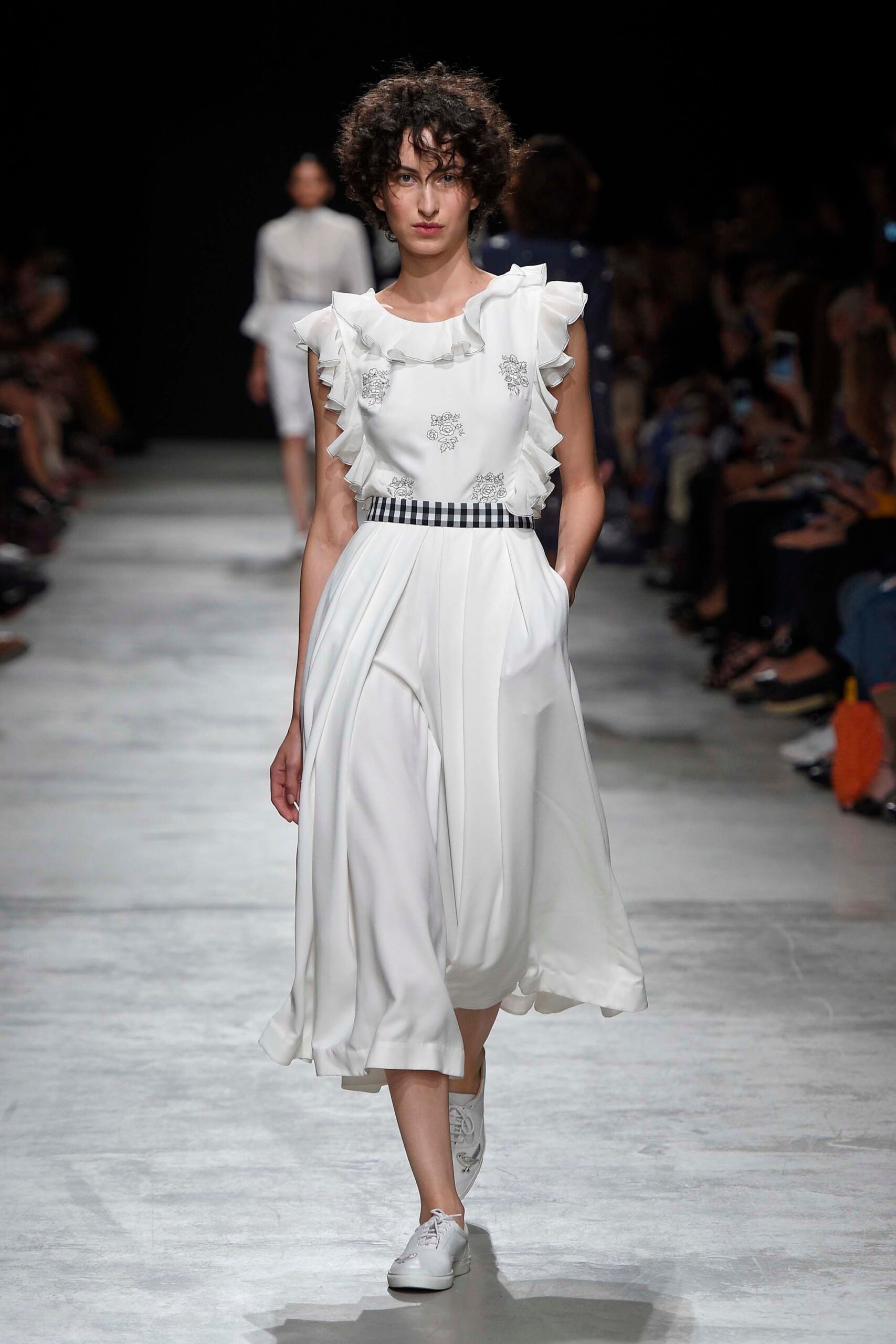 Rahul Mishra S/S 17 Look 23