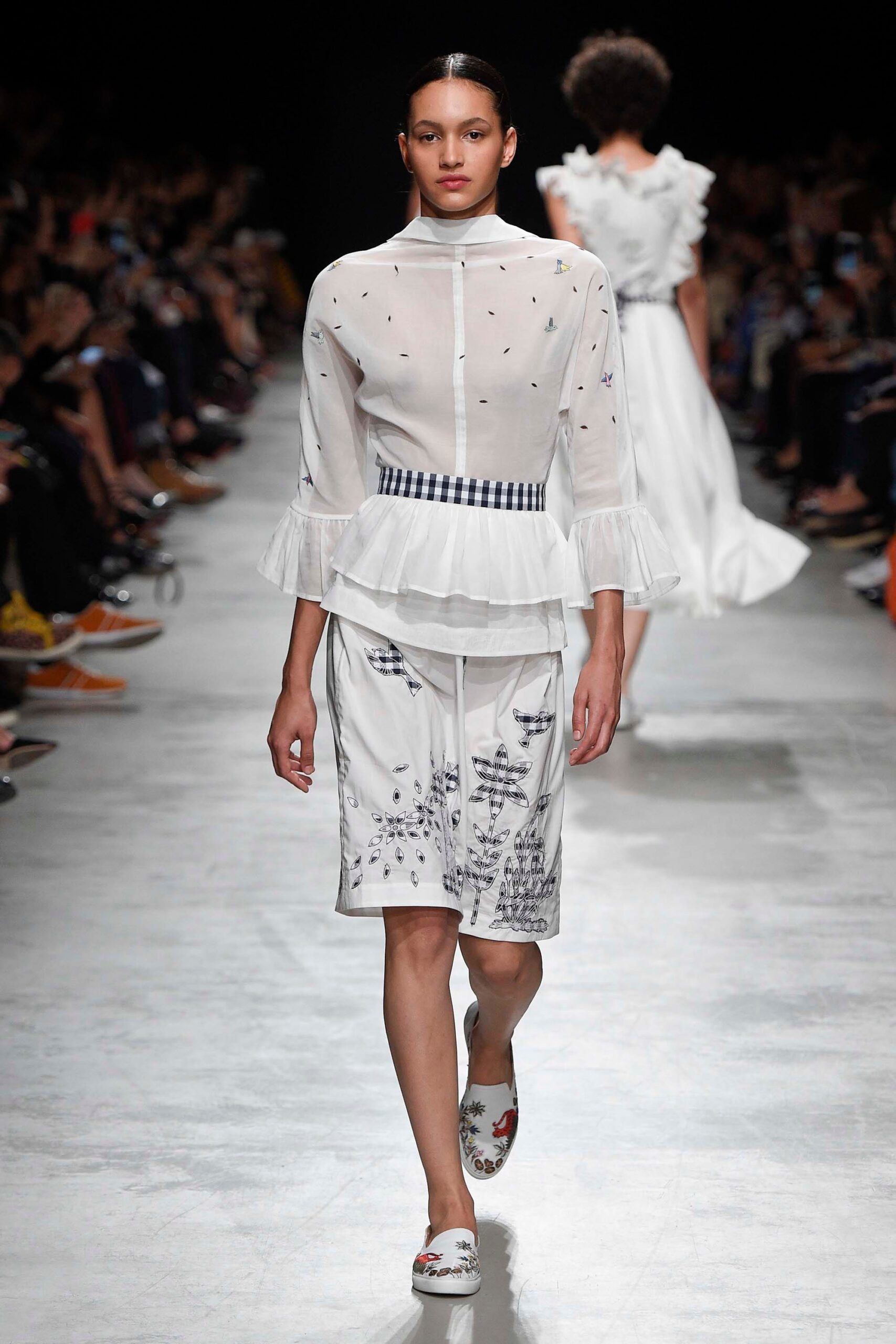 Rahul Mishra S/S 17 Look 24