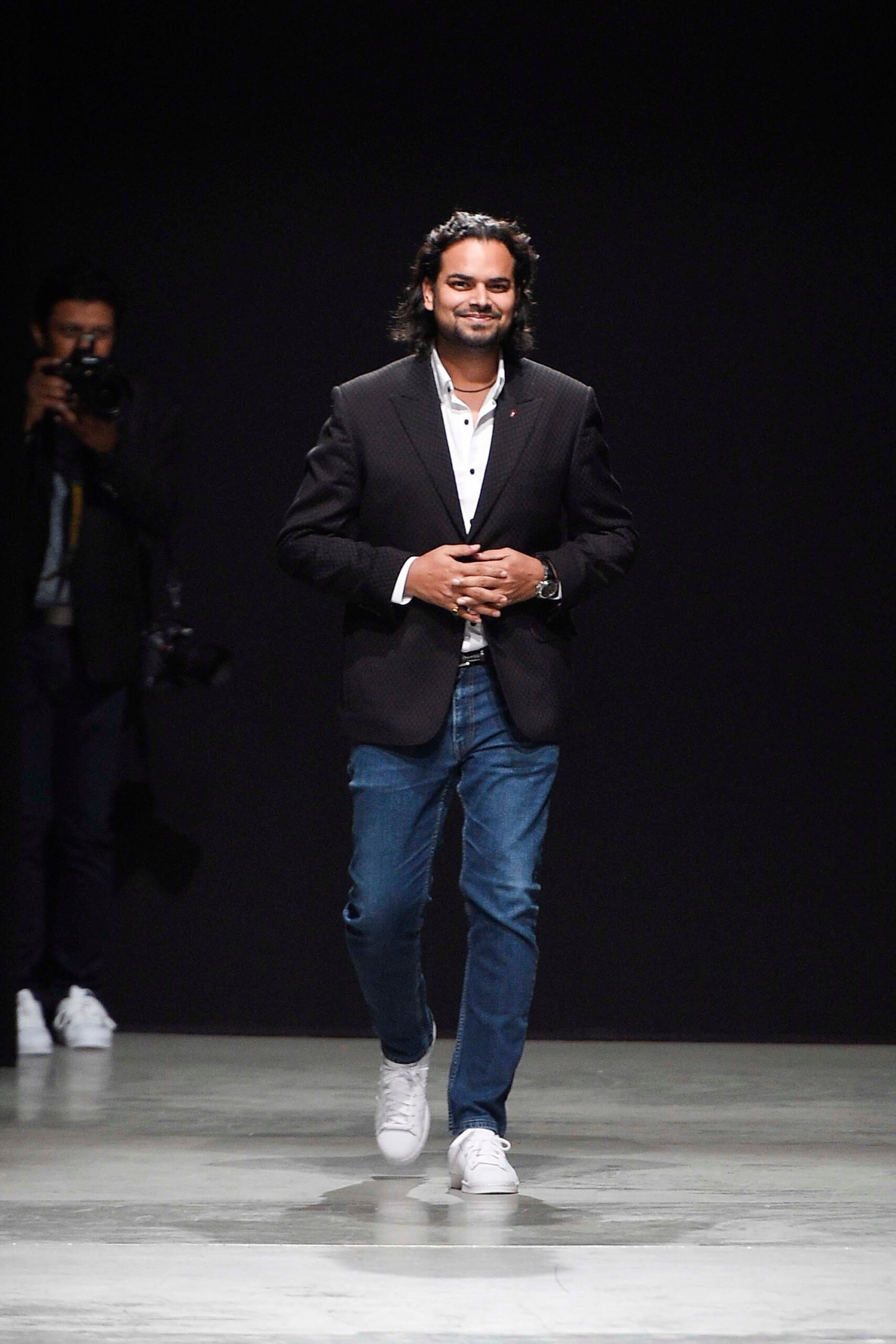 Rahul Mishra S/S 17 Look 32