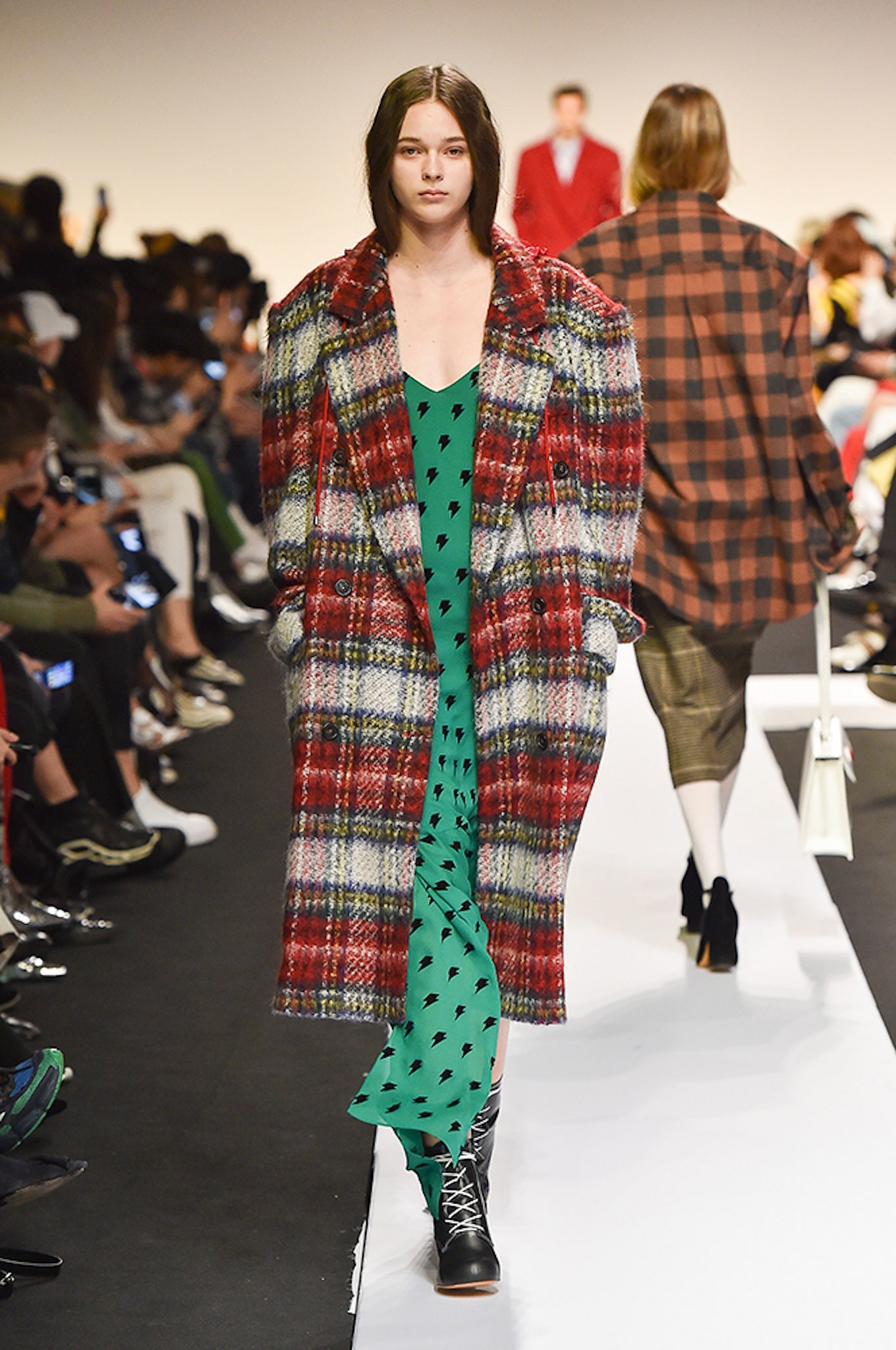 Pushbutton Seoul F/W 17 Look 3