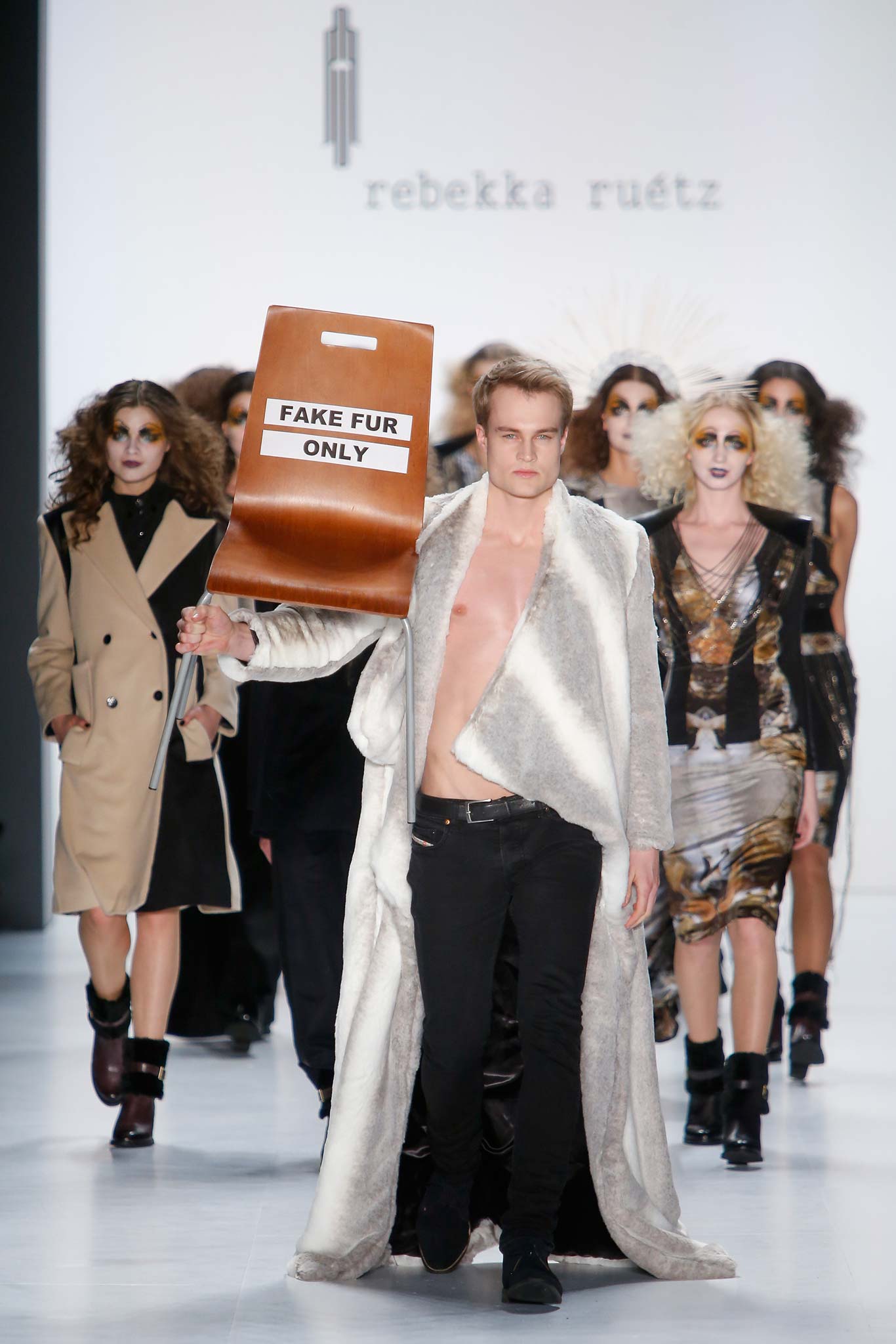 Rebekka Ruétz Berlin F/W 15 Look 28