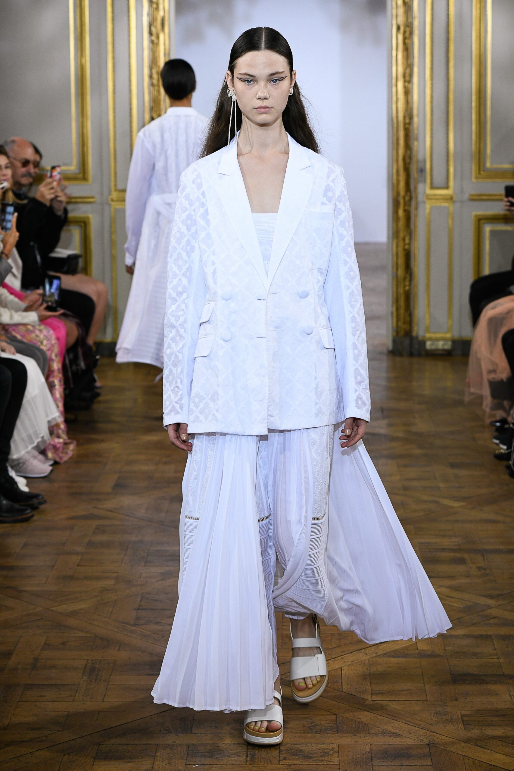 Rahul Mishra S/S 19 Look 4