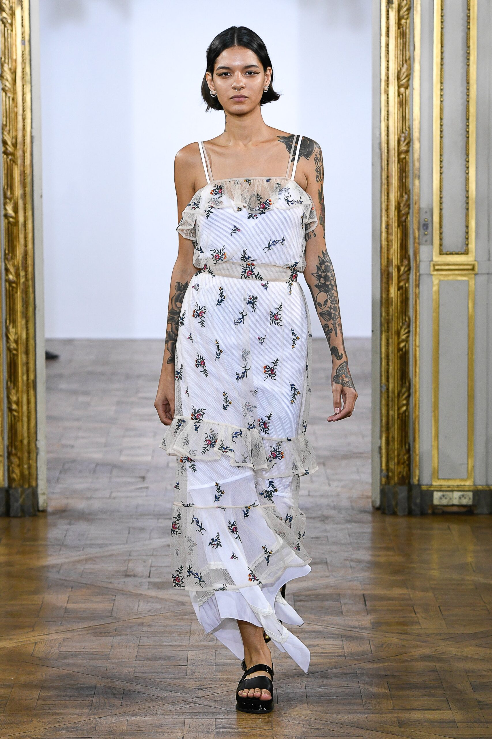 Rahul Mishra S/S 19 Look 9