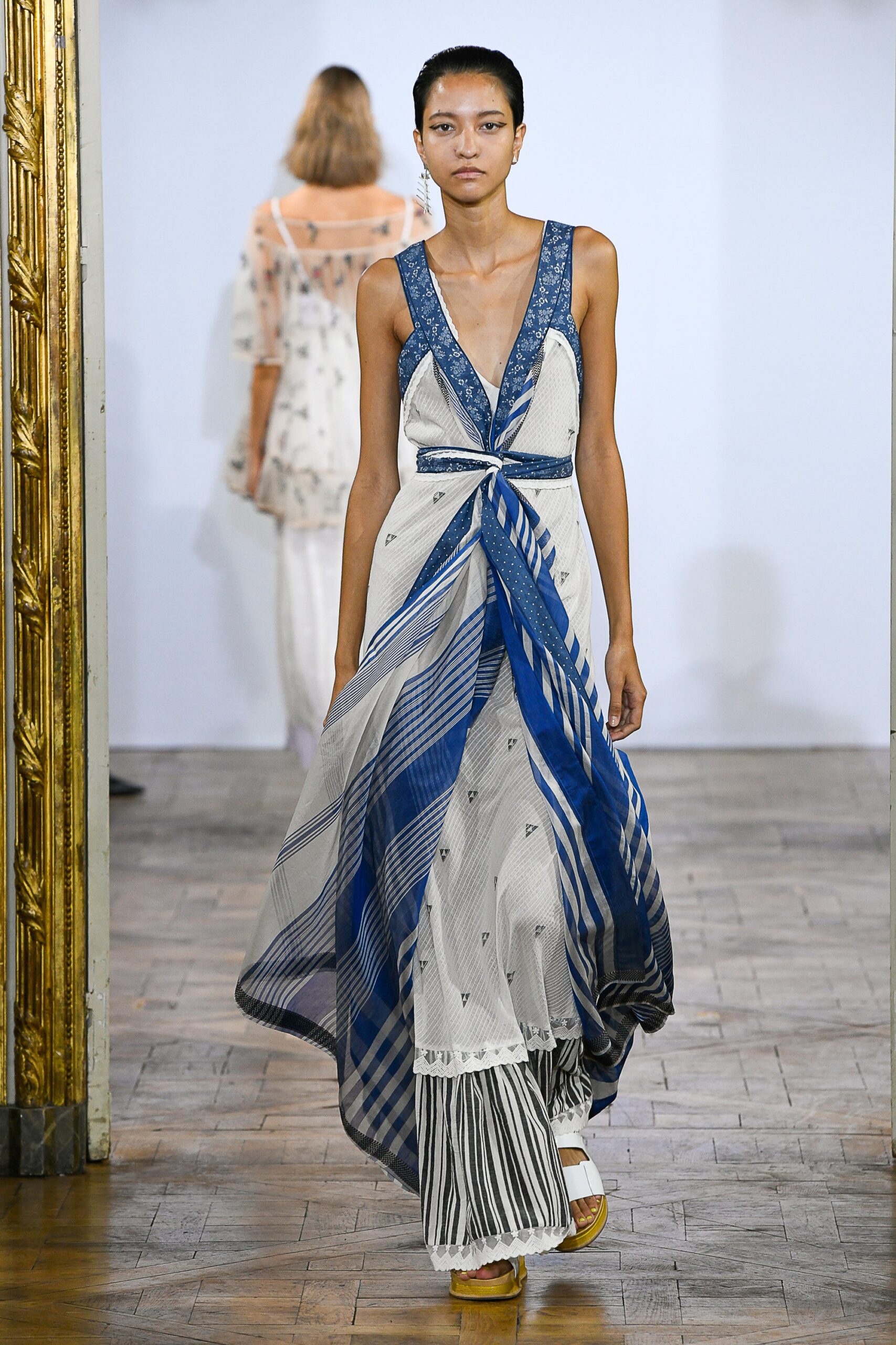 Rahul Mishra S/S 19 Look 11