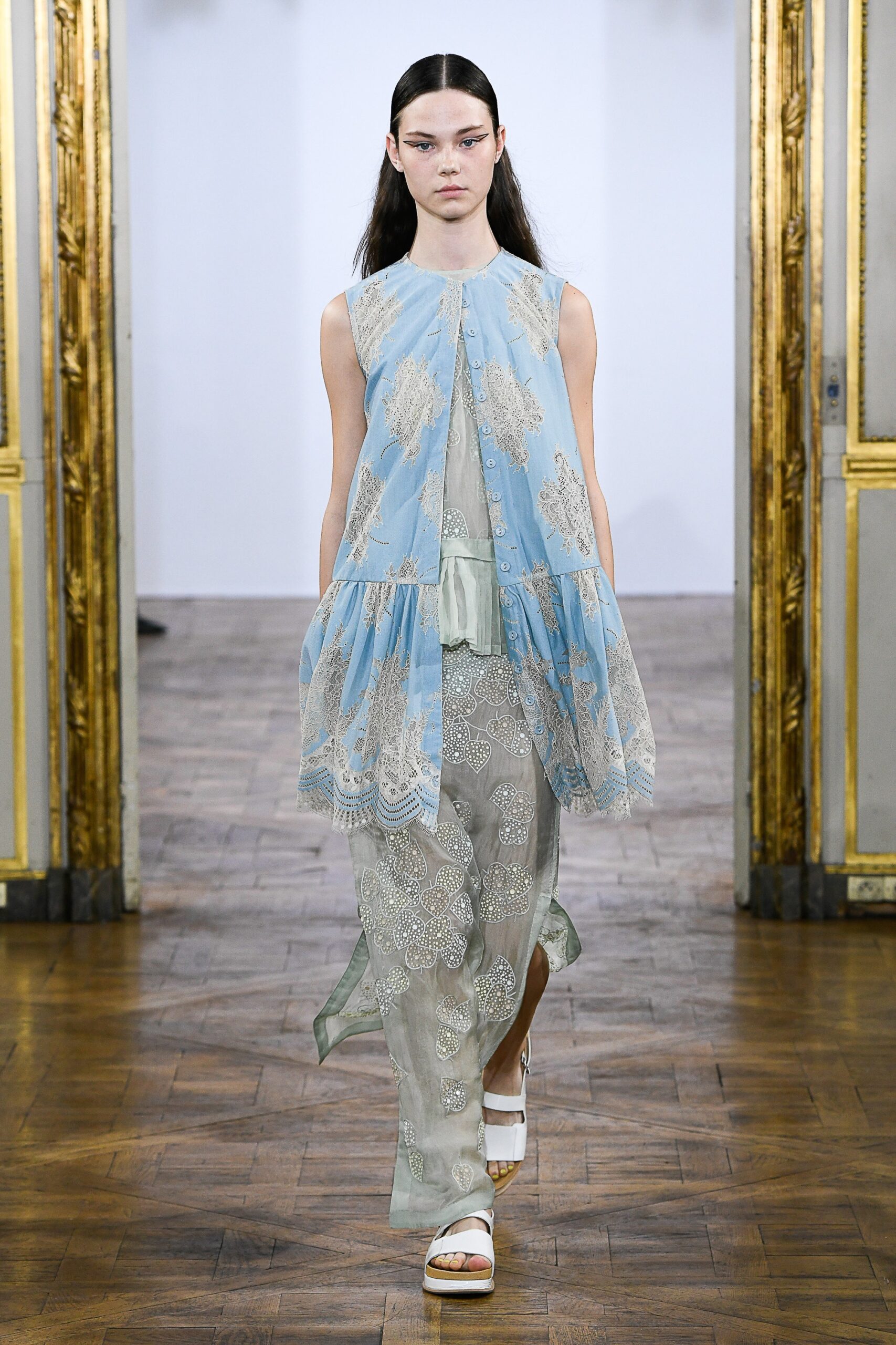 Rahul Mishra S/S 19 Look 18