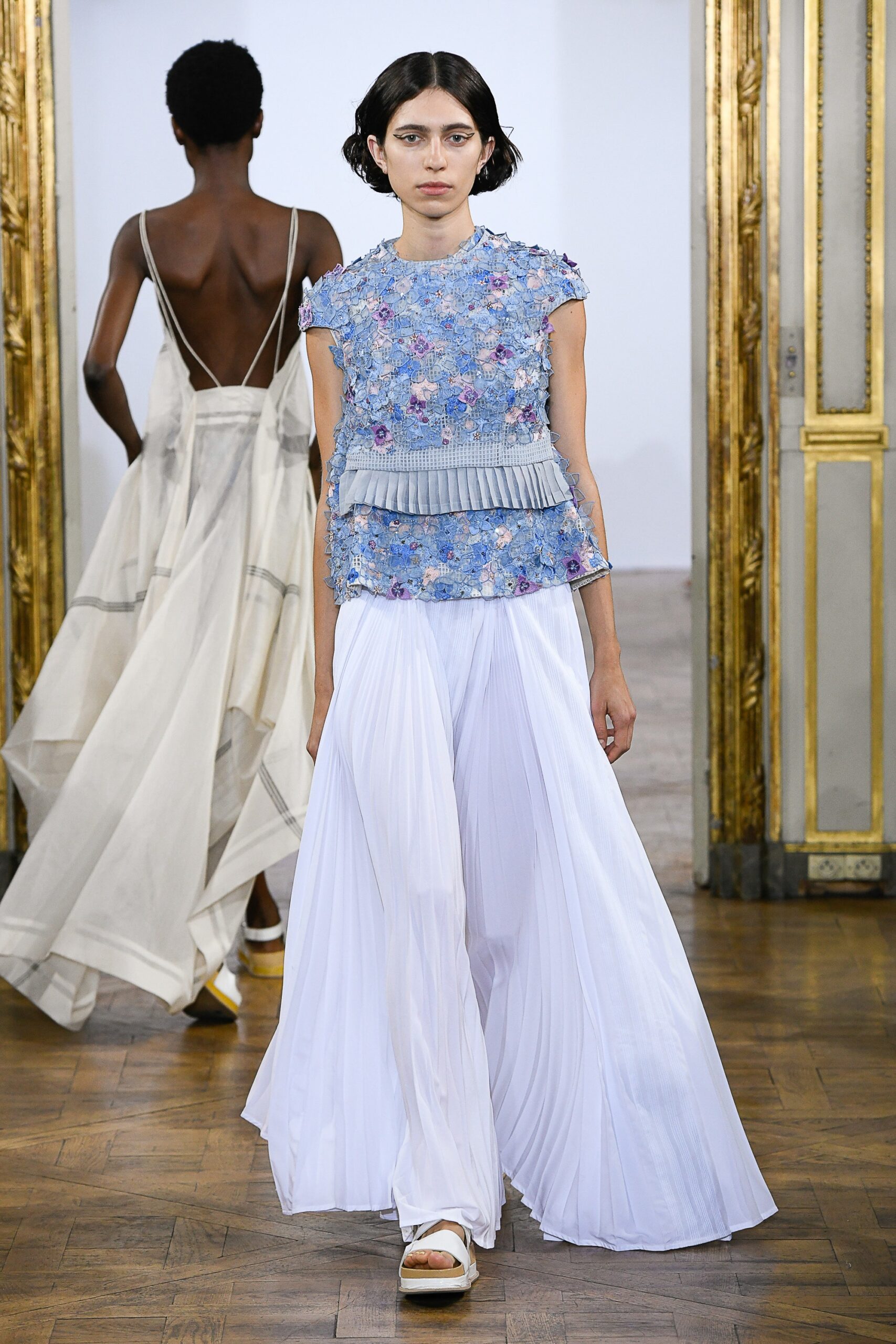 Rahul Mishra S/S 19 Look 19