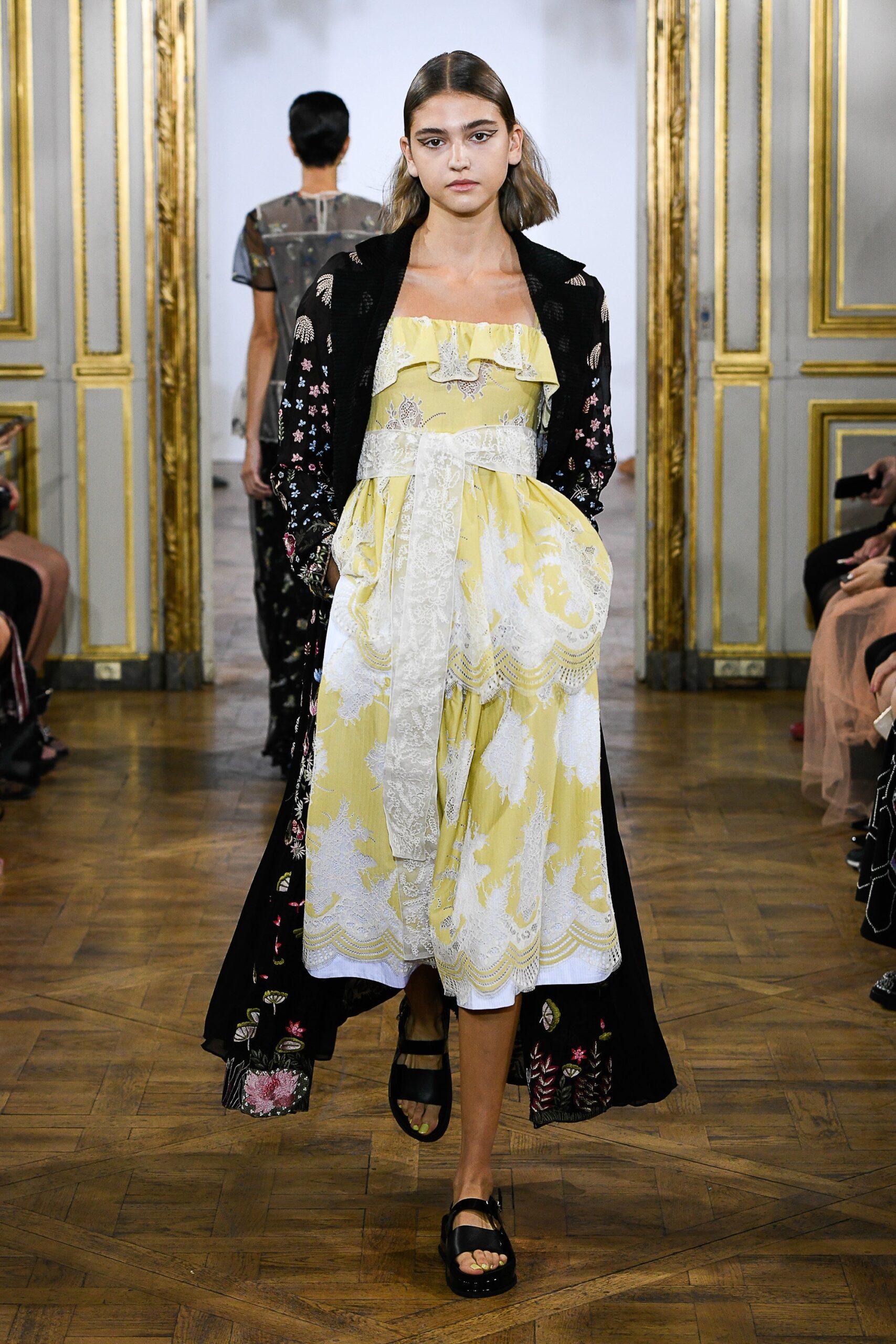 Rahul Mishra S/S 19 Look 21