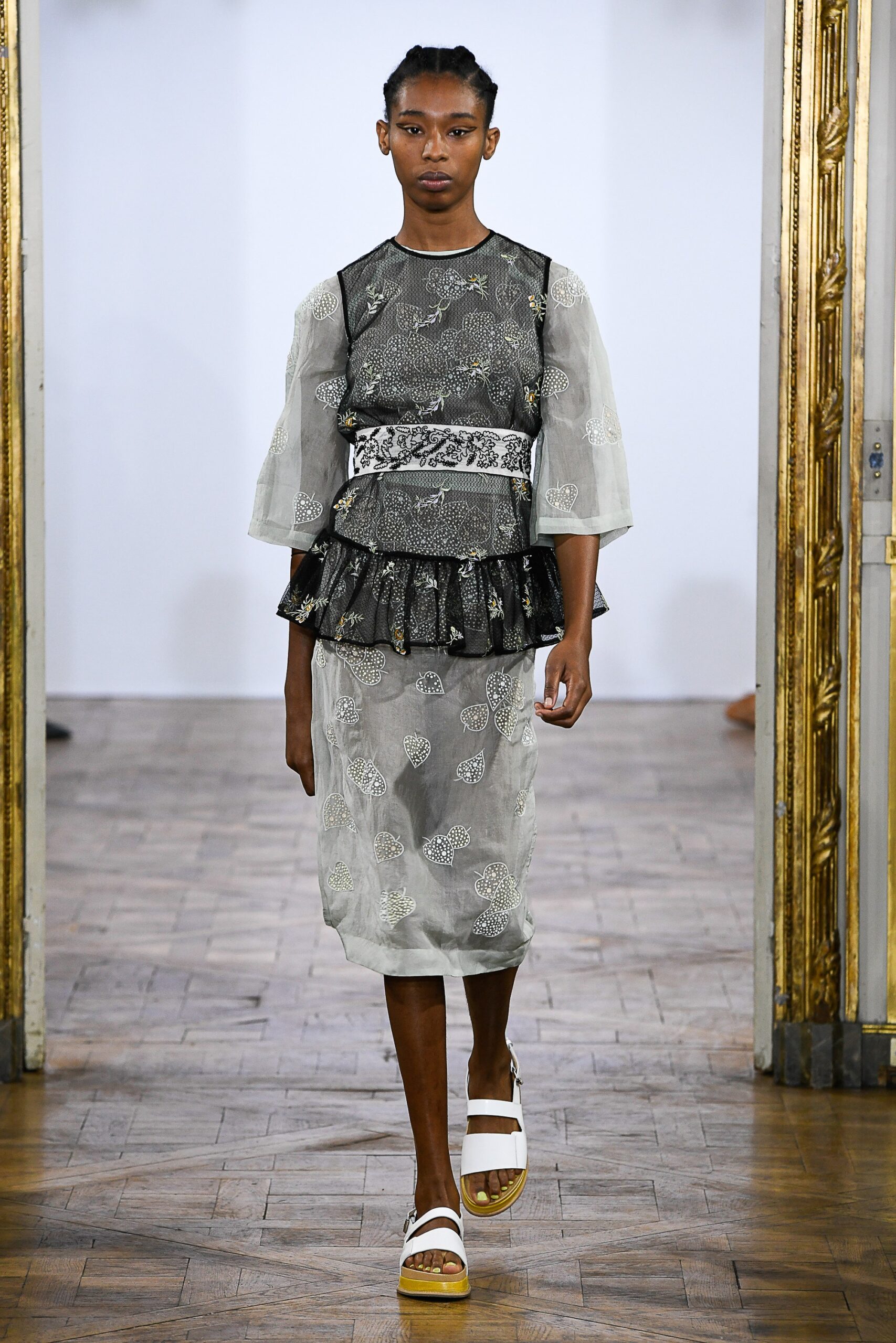 Rahul Mishra S/S 19 Look 22