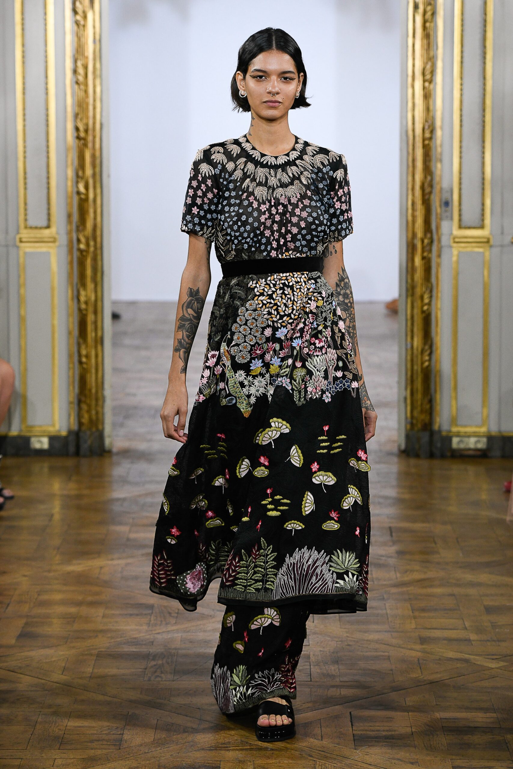 Rahul Mishra S/S 19 Look 23