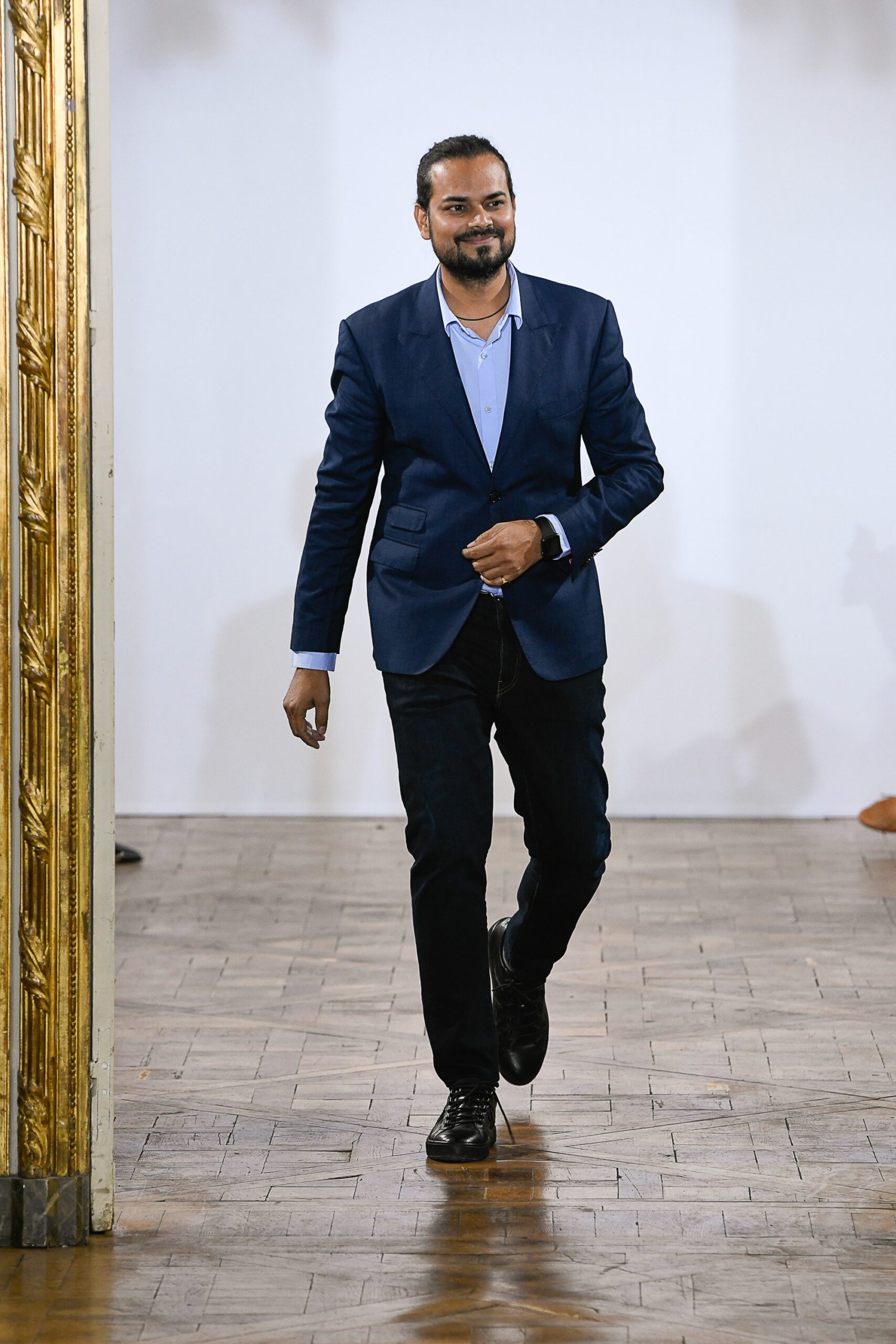 Rahul Mishra S/S 19 Look 25