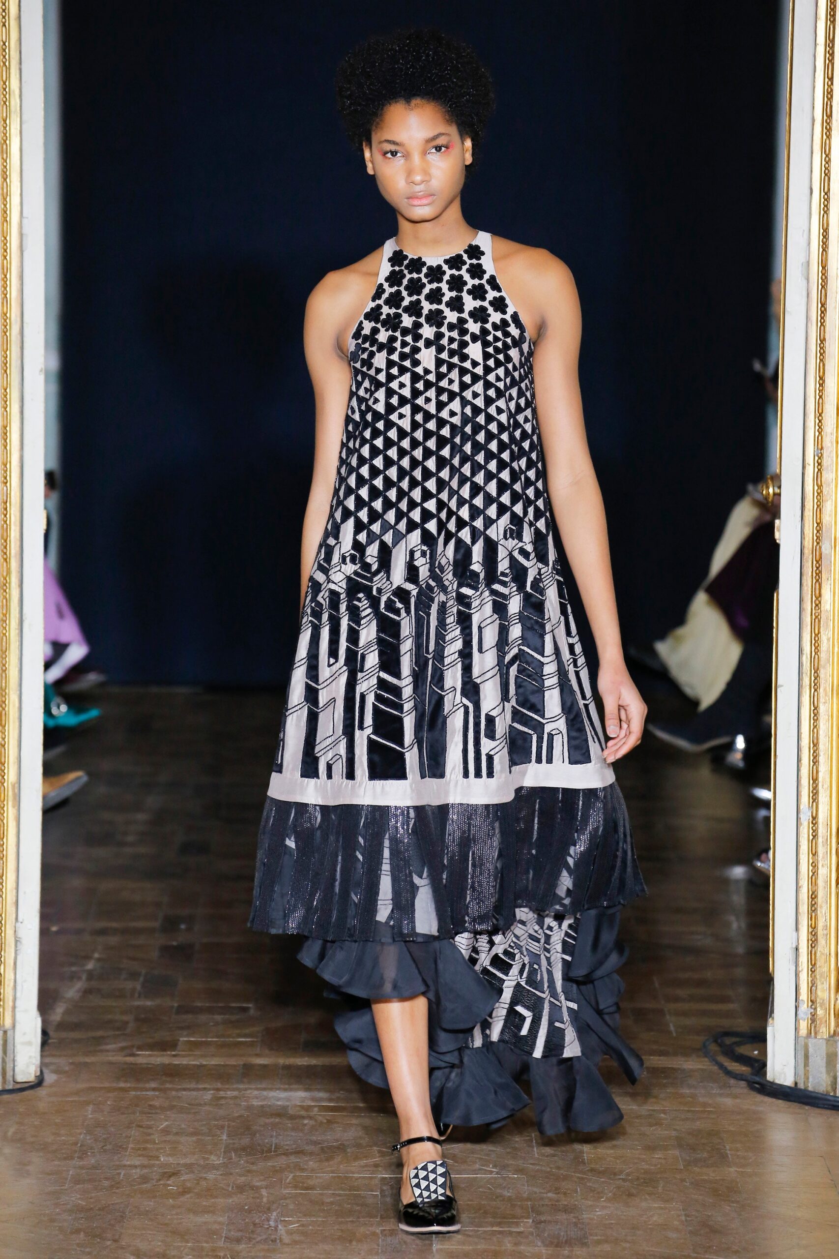 Rahul Mishra F/W 18 Look 13