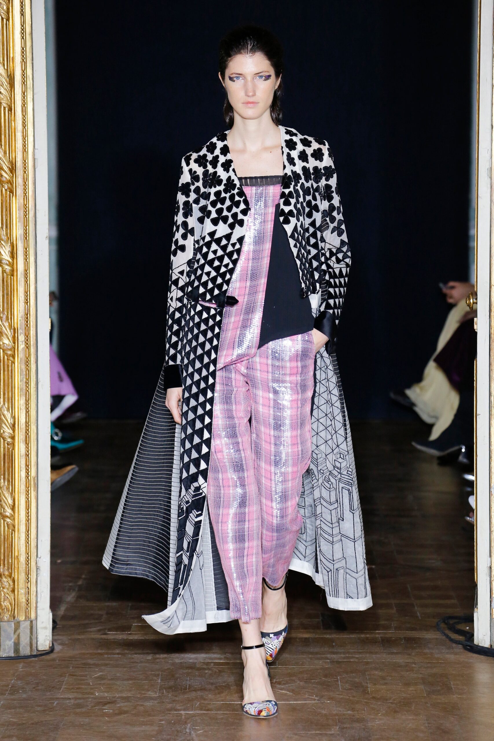 Rahul Mishra F/W 18 Look 15