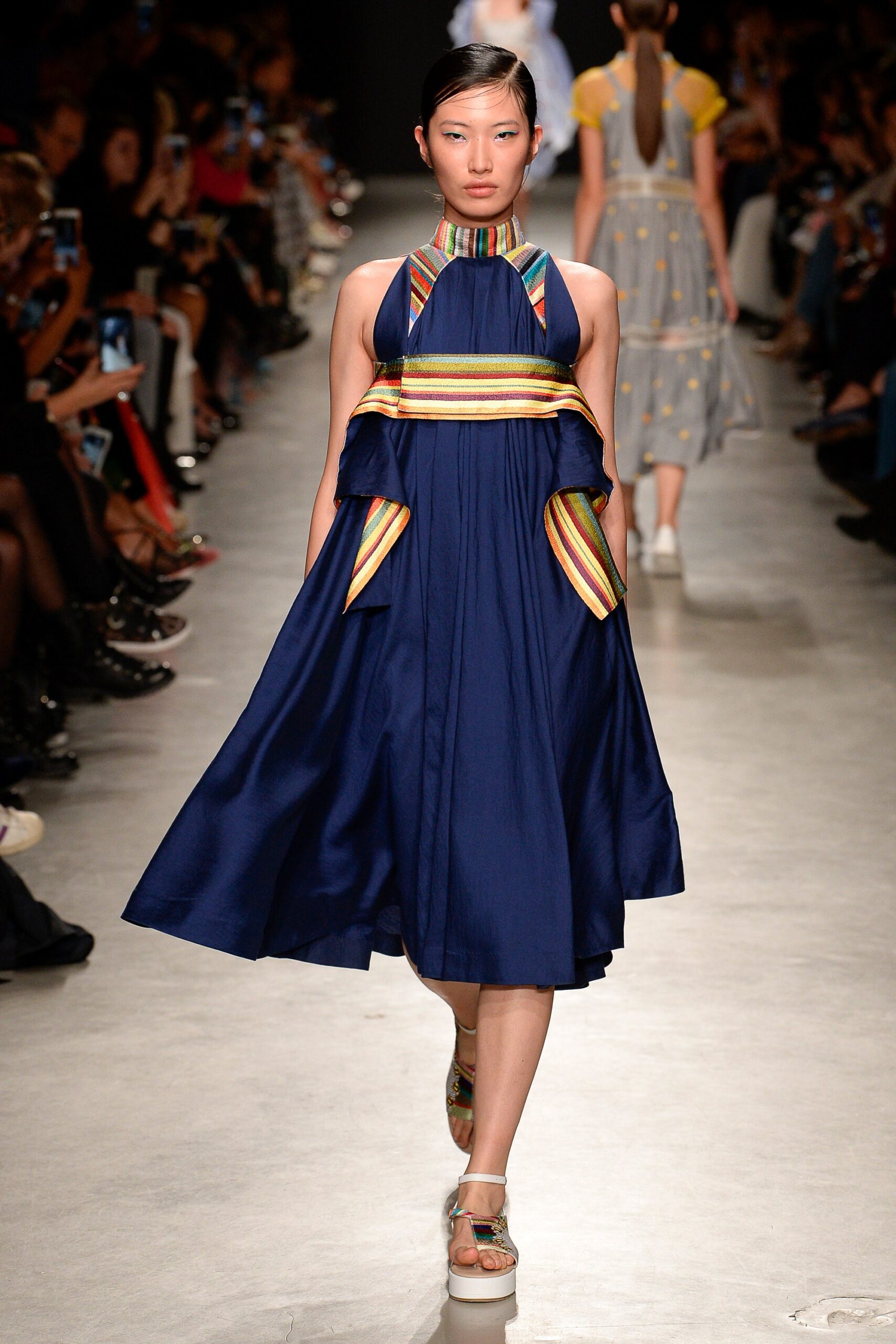 Rahul Mishra S/S 18 Look 6