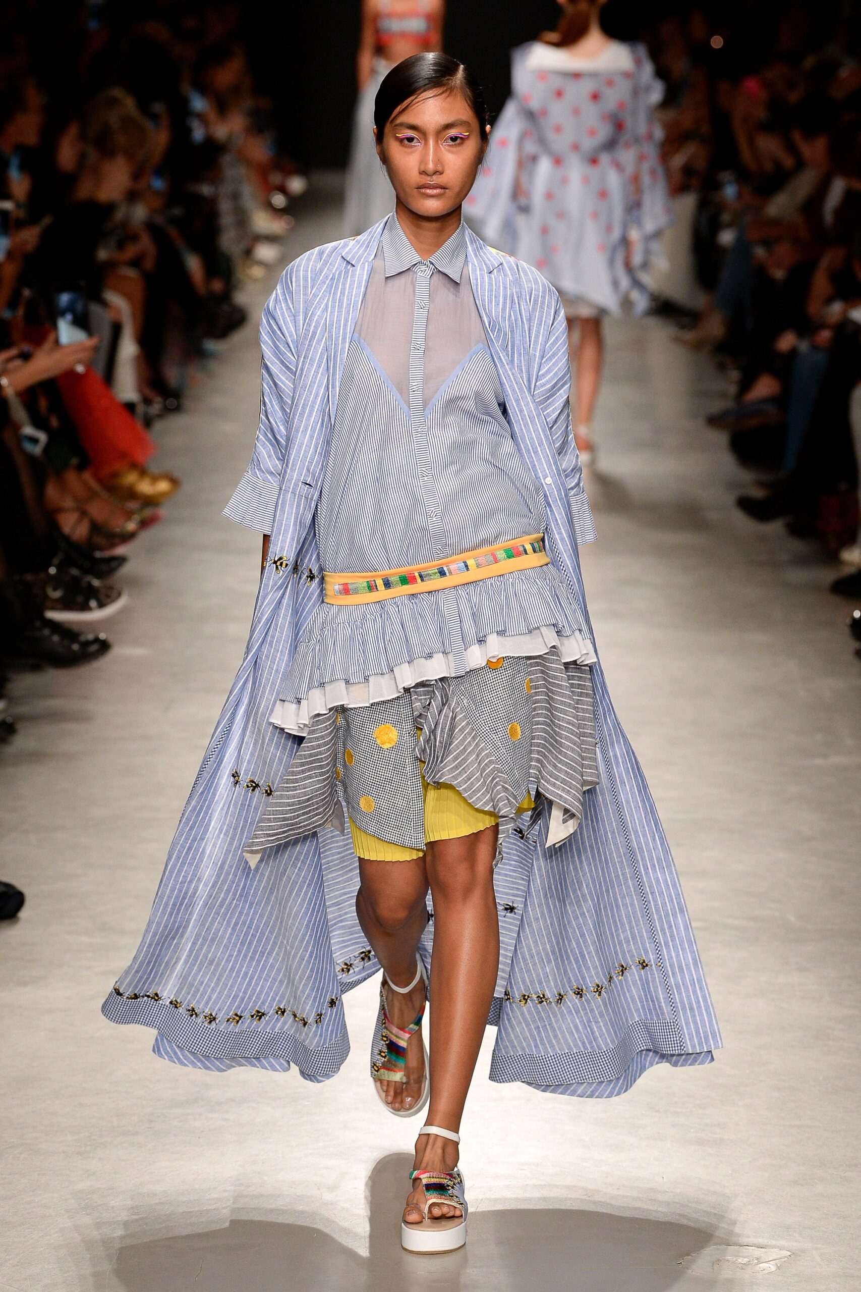 Rahul Mishra S/S 18 Look 8